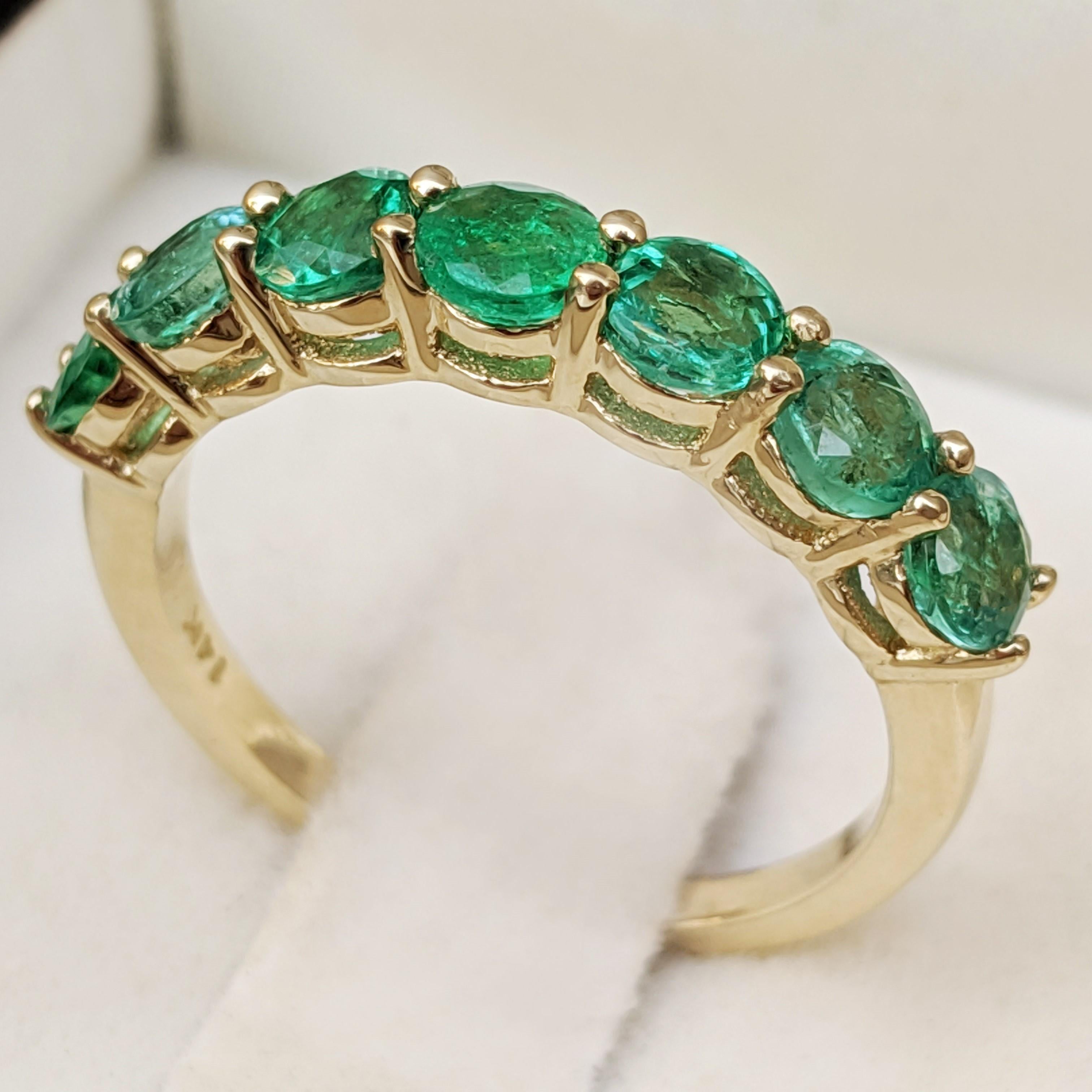 Women's $1 NO RESERVE!  1.15 Carat 7 Stone Emerald Band - 14 kt. Gold - Ring For Sale