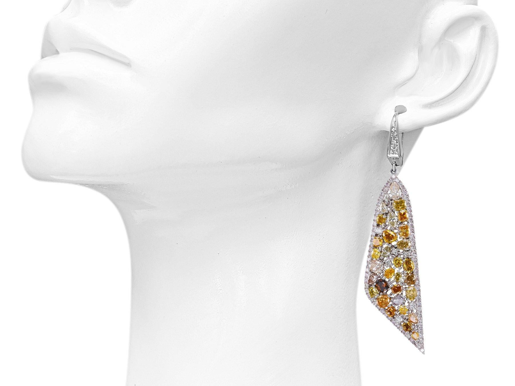 Taille mixte PAS DE RÉSERVE !  --  Diamants de couleur fantaisie 12,25 carats - 14 carats. Or blanc - Boucles d'oreilles en vente