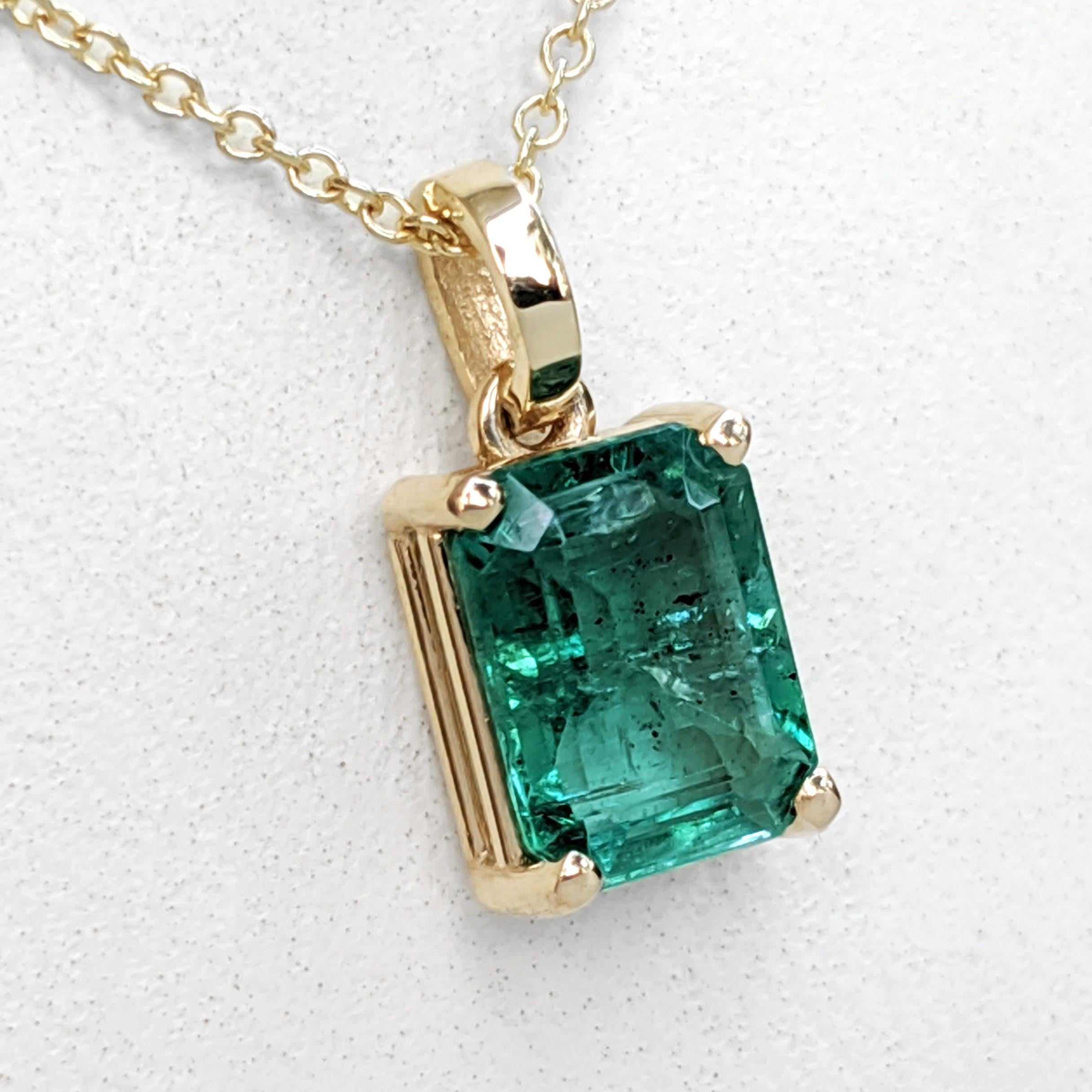NO RESERVE! 1.33 Carat Emerald - 14 kt. Gold - Pendant Necklace In New Condition In Ramat Gan, IL