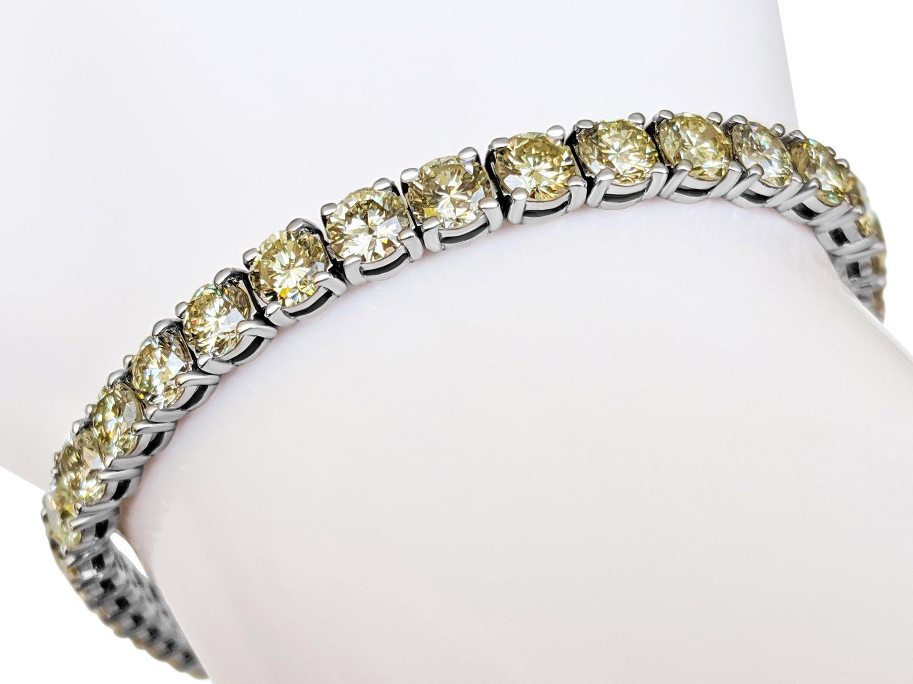 NO RESERVE!  13.71 Ct Fancy Light Yellow Diamond Tennis 14K White Gold Bracelet In New Condition In Ramat Gan, IL