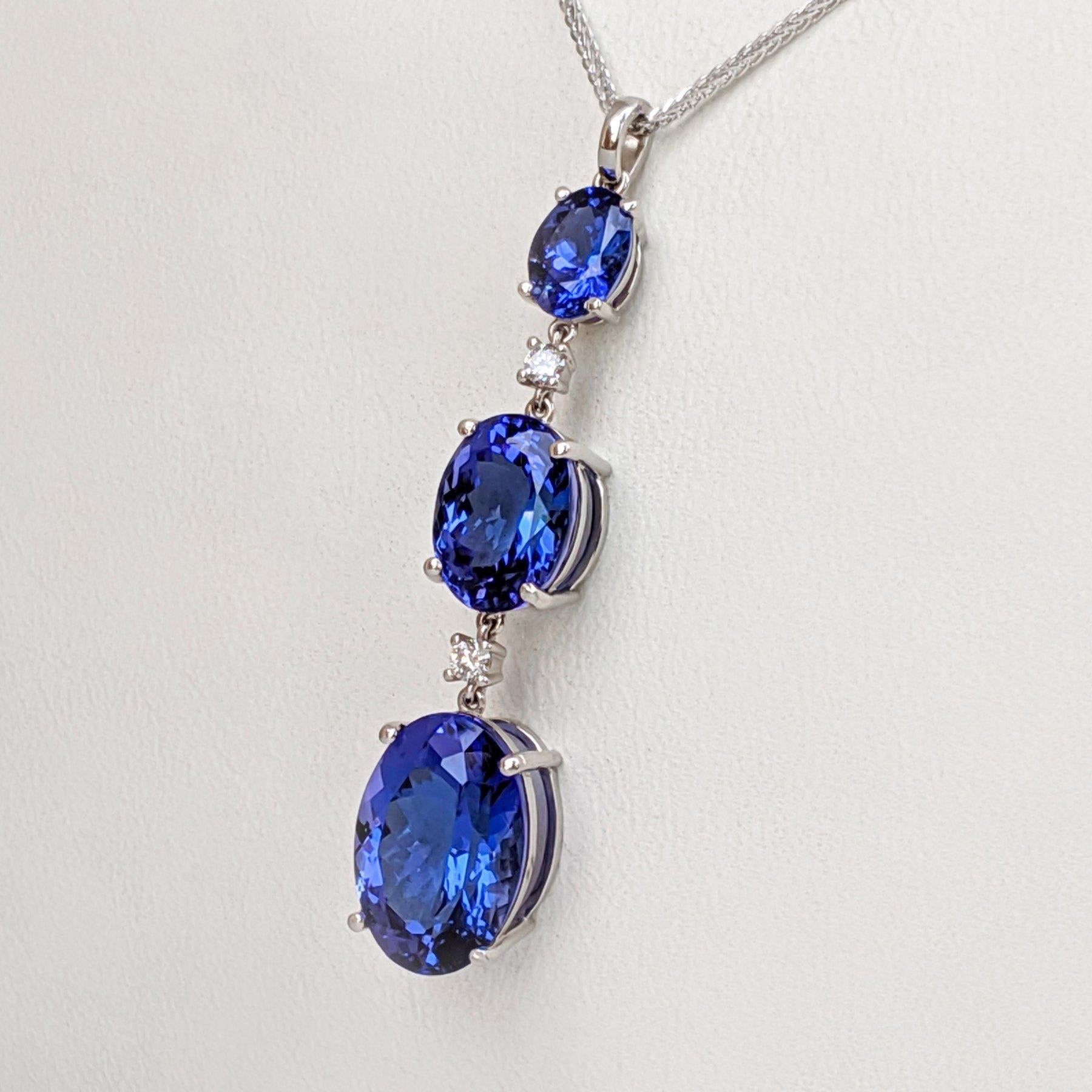 Oval Cut NO RESERVE! 13.73 Ct Tanzanites & 0.10Ct Diamonds 14 kt. White gold Necklace For Sale