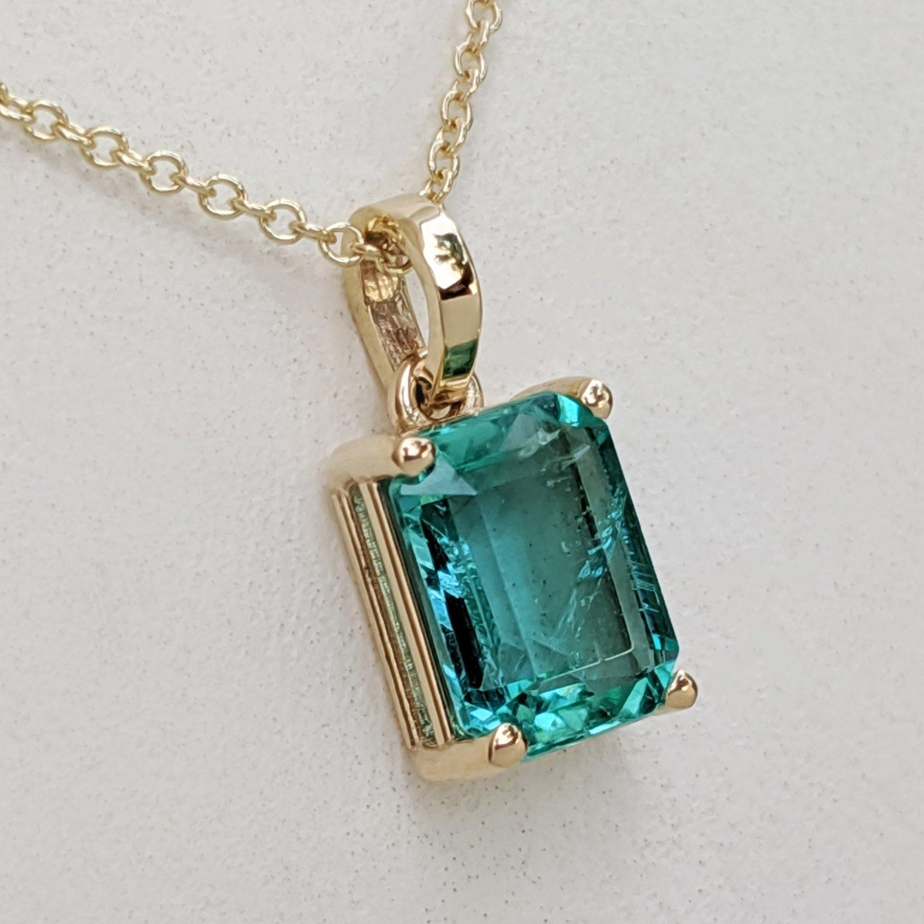 Art Deco NO RESERVE! 1.44 Carat Emerald - 14 kt. Gold - Pendant Necklace For Sale