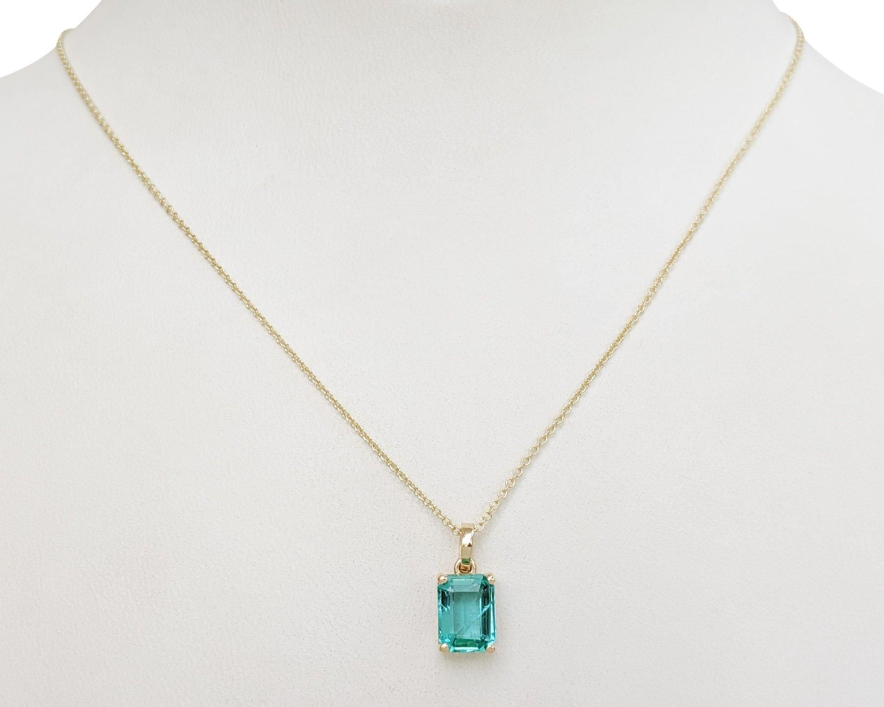 NO RESERVE! 1.44 Carat Emerald - 14 kt. Gold - Pendant Necklace In New Condition For Sale In Ramat Gan, IL