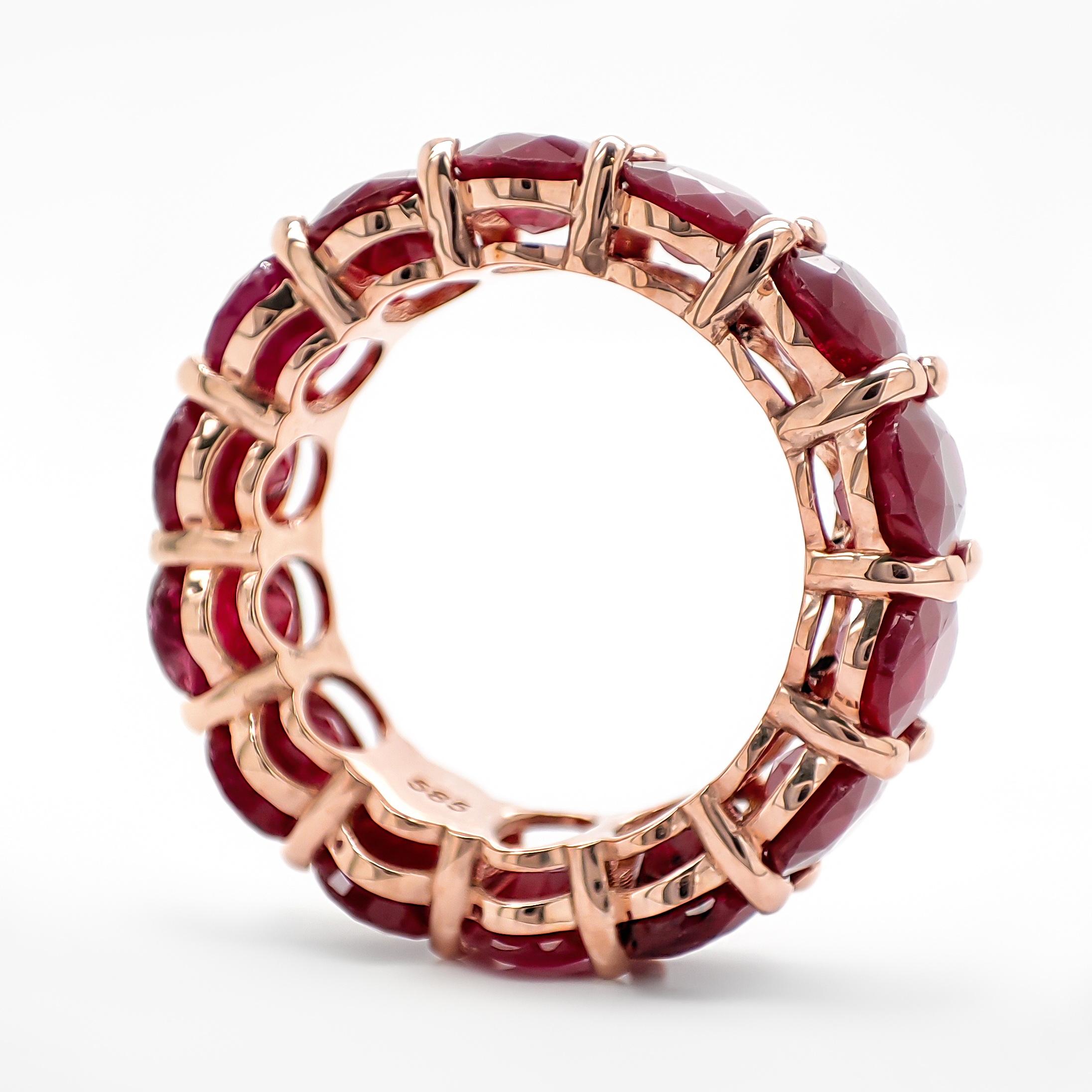 PARA COMPRADORES DE EE.UU. SIN IVA

El anillo Eternity, adornado con 14 rubíes de forma ovalada que pesan un total de 14,83 quilates, brilla con un apasionado tono rojo, símbolo del amor eterno. Fabricado en oro rosa de 14 quilates y con un peso de