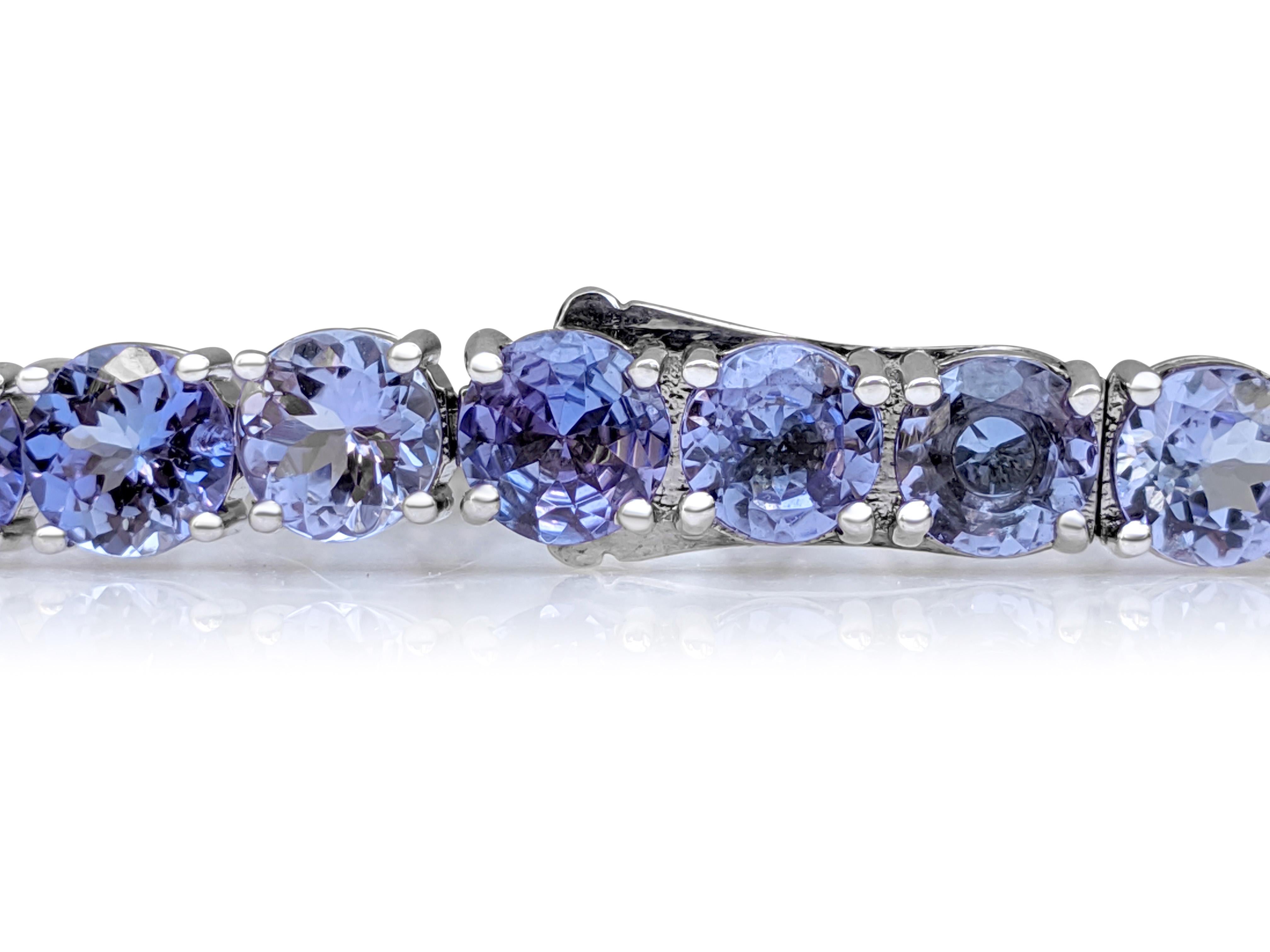 No Reserve! - 16.55ct Natural Tanzanite Tennis , 14k White Gold Bracelet In New Condition For Sale In Ramat Gan, IL