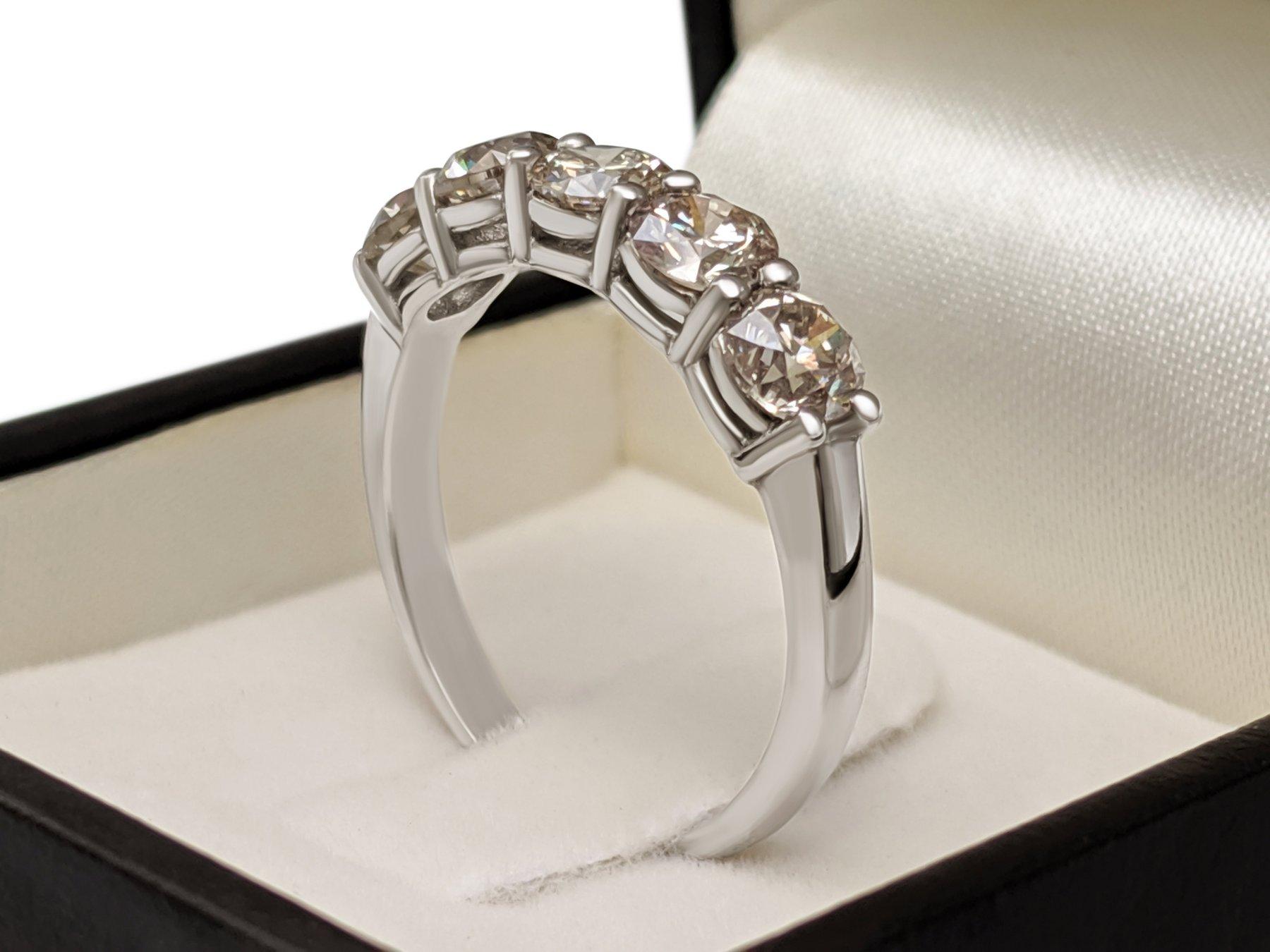 KEINE RESERVE!  1,83cttw 5 Stein Diamant - 14K Weißgold - Ring (Art déco) im Angebot