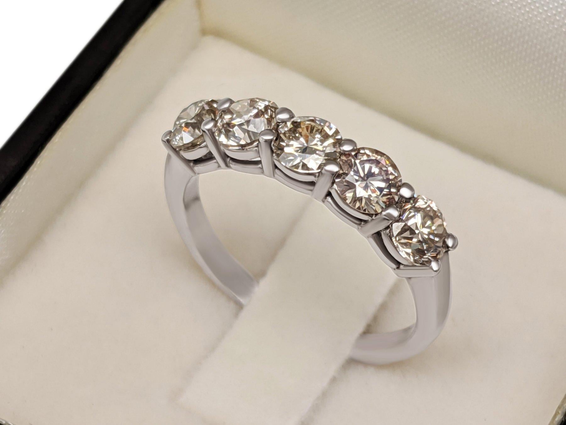 KEINE RESERVE!  1,83cttw 5 Stein Diamant - 14K Weißgold - Ring Damen im Angebot