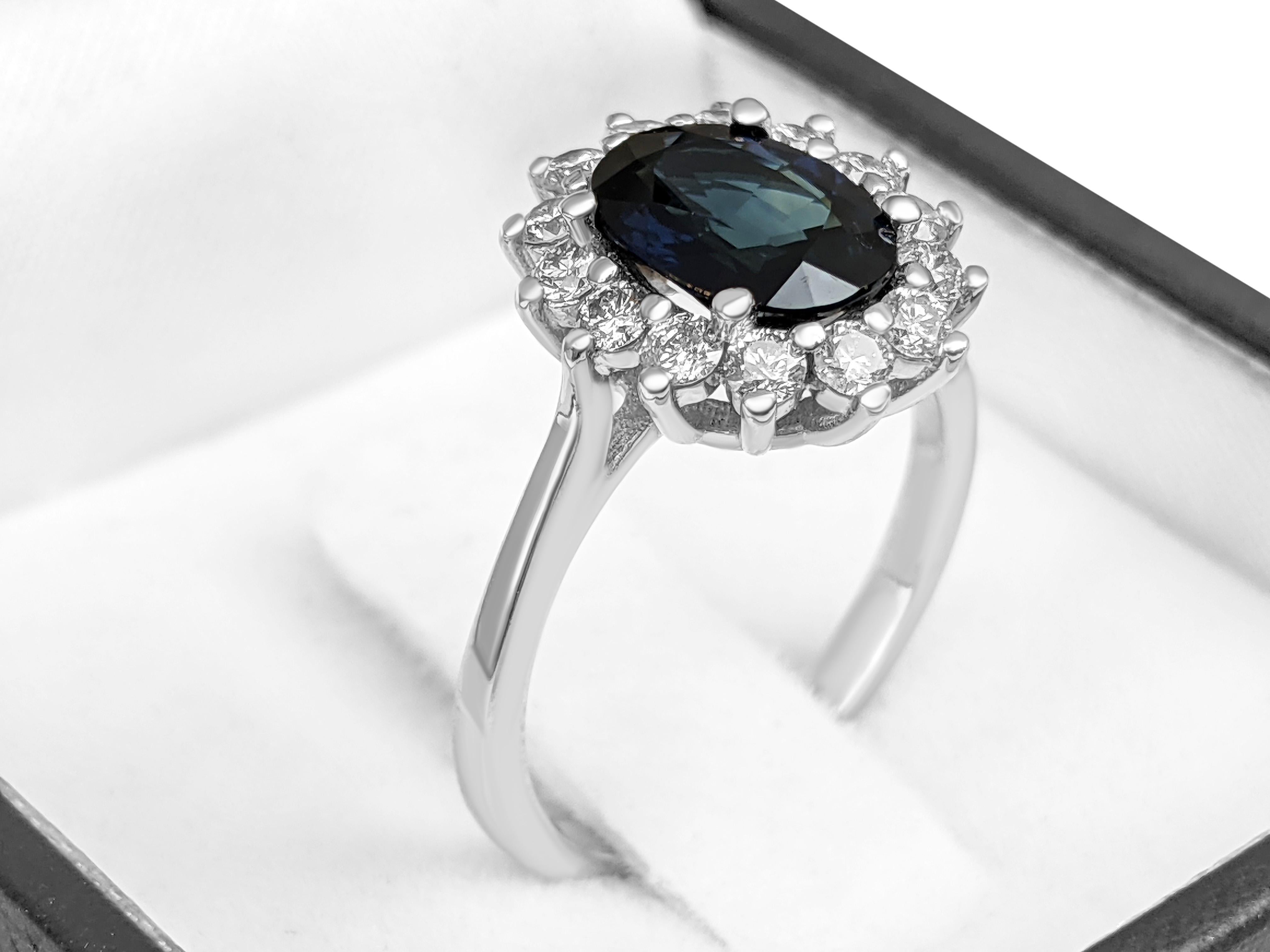 Oval Cut $1 No Reserve! - 1.99 Carat Sapphire and 0.50ct Diamonds, 14kt White Gold Ring