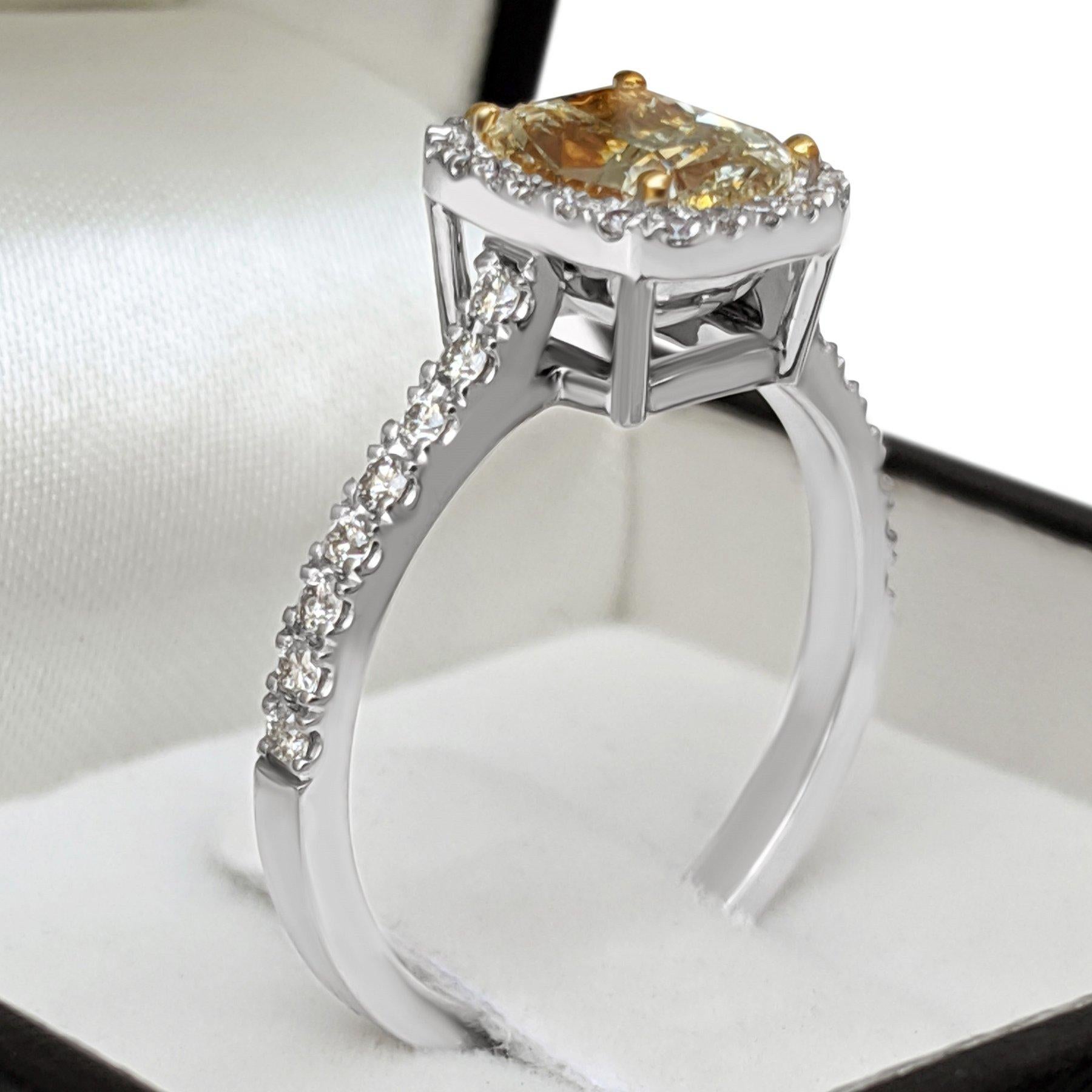 Art Deco NO RESERVE!  1.99 cttw Fancy Diamonds - 18K White & Yellow Gold Ring