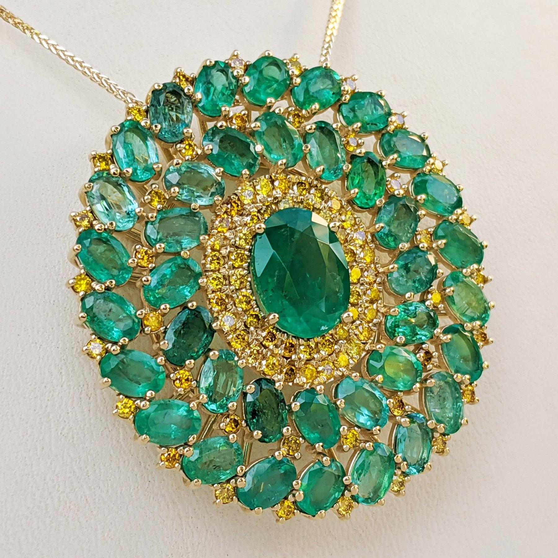 NO RESERVE 20.12Ct Emeralds & 2.05Ct Diamonds 14 kt. Gold Pendant Necklace In New Condition For Sale In Ramat Gan, IL