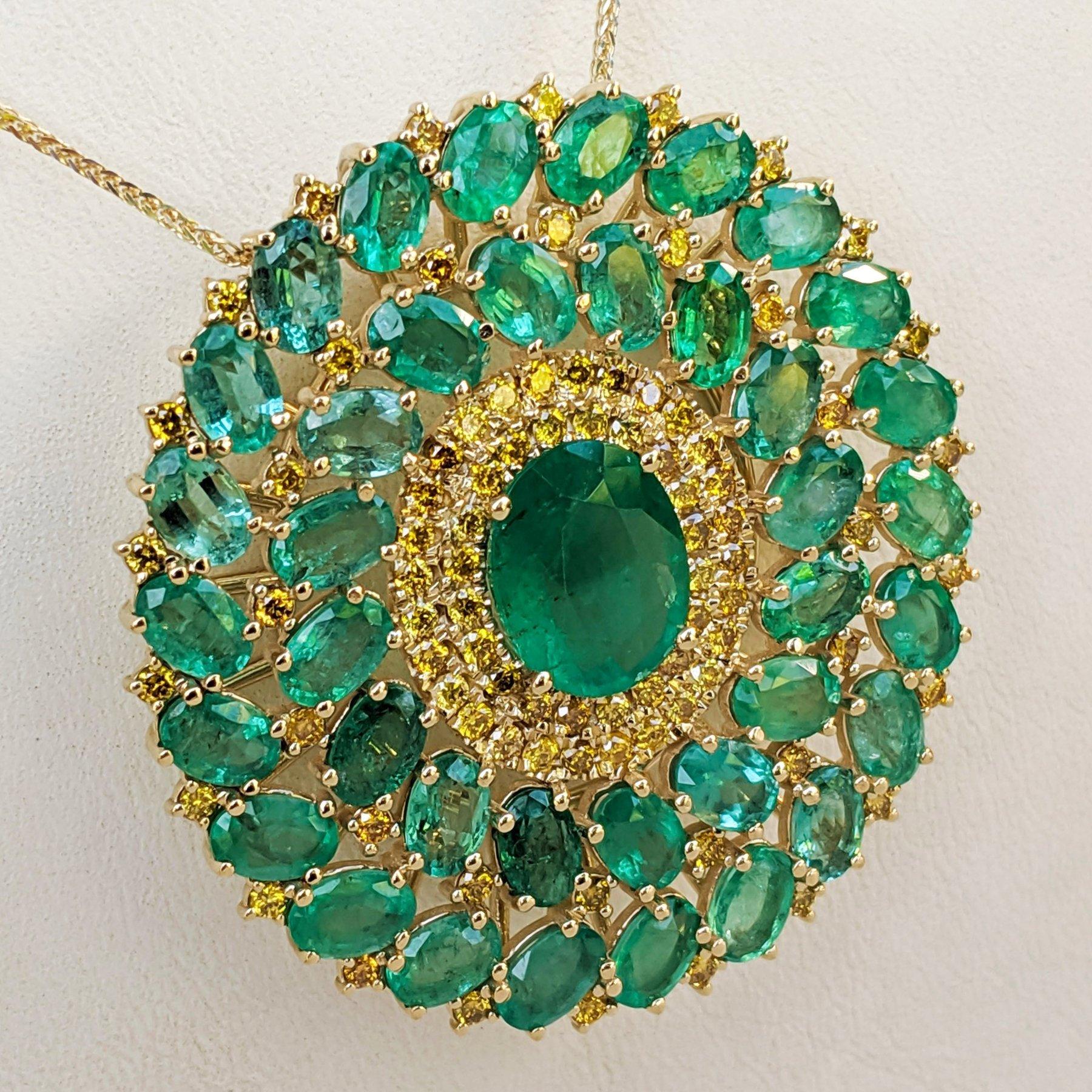 Women's NO RESERVE 20.12Ct Emeralds & 2.05Ct Diamonds 14 kt. Gold Pendant Necklace