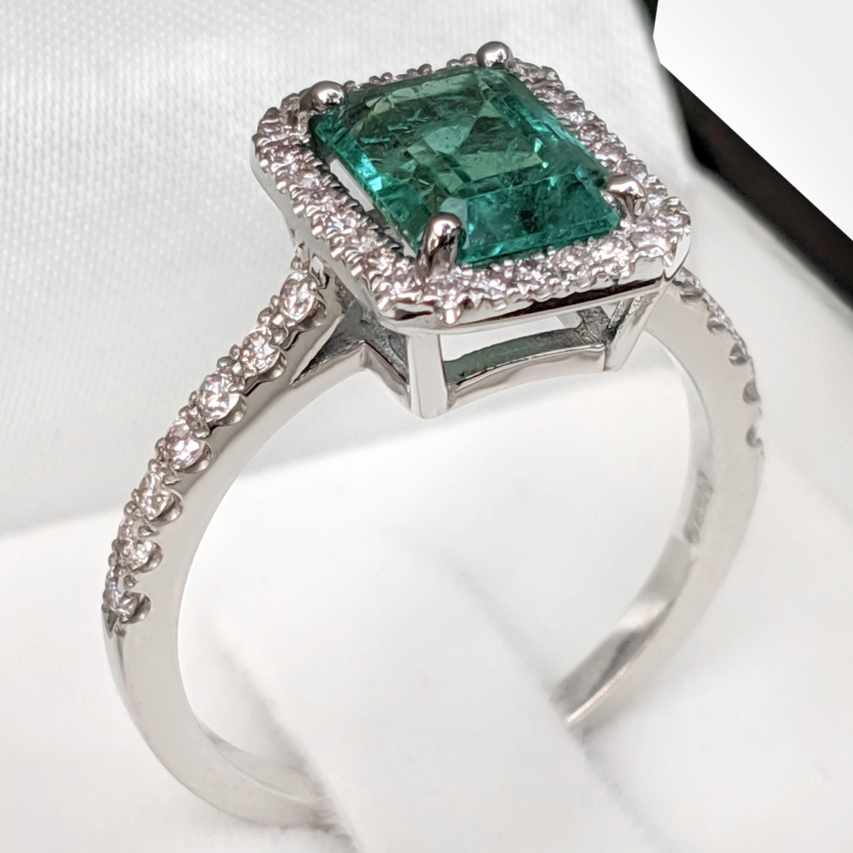 NO RESERVE! 2.05 Carat Emerald and 0.41Ct Diamonds - 14 kt. White gold - Ring For Sale 1