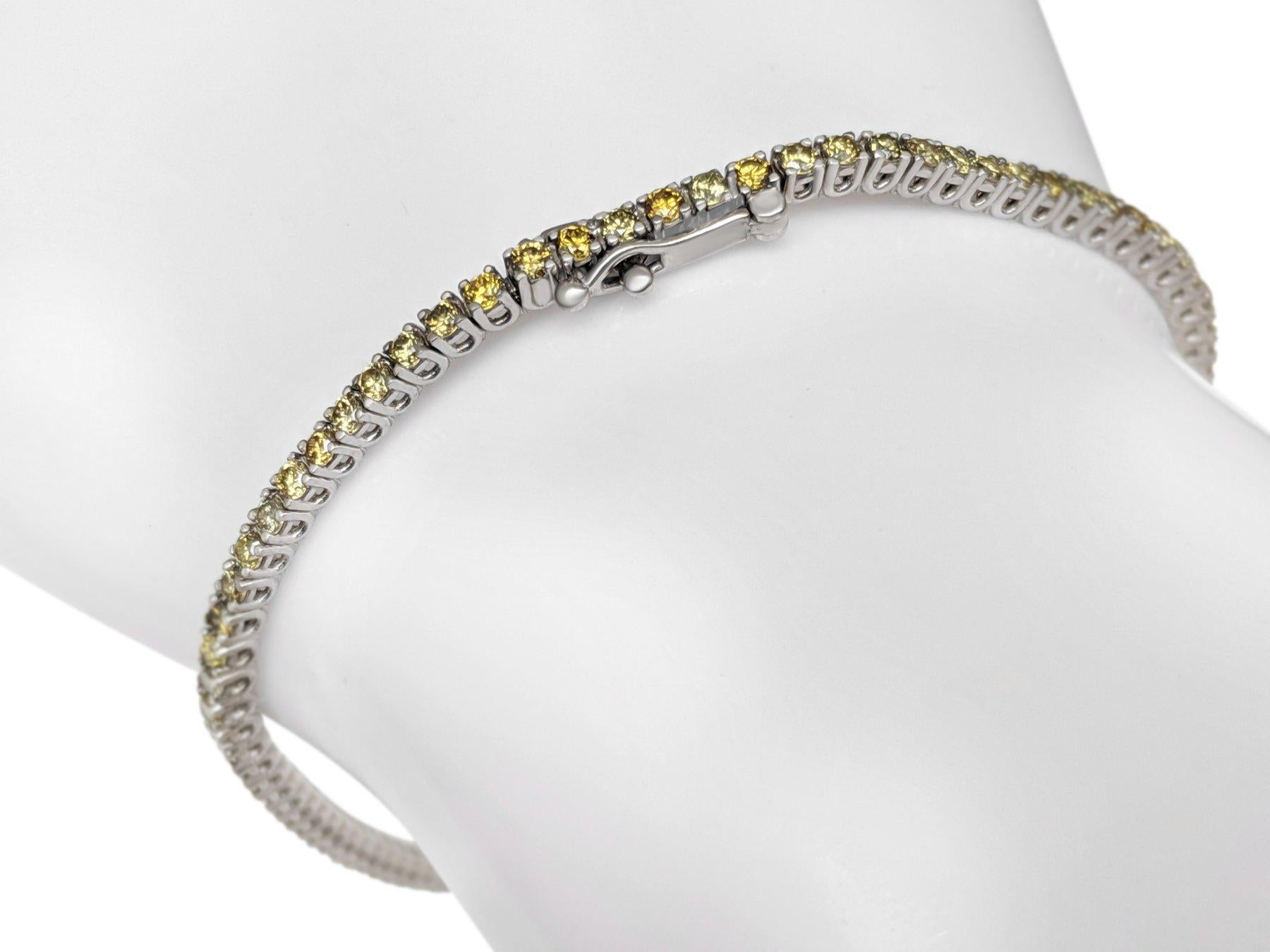 NESSUNA RISERVA! Bracciale Tennis con diamanti fantasia in oro bianco 14K da 2,11 carati in vendita 1