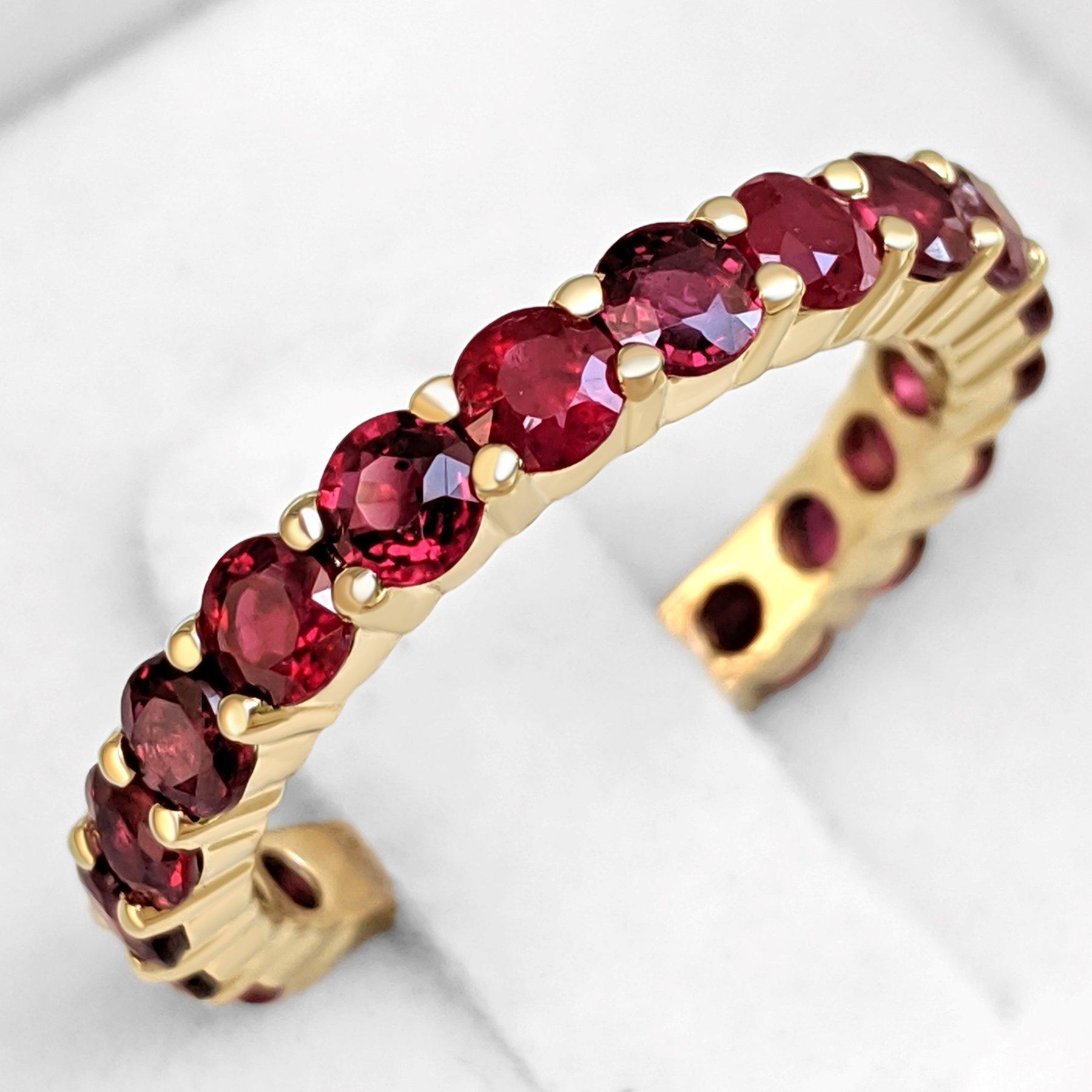 Round Cut NO RESERVE! 2.14 Carat Ruby 3/4 Eternity Band 14kt Yellow gold - Ring For Sale