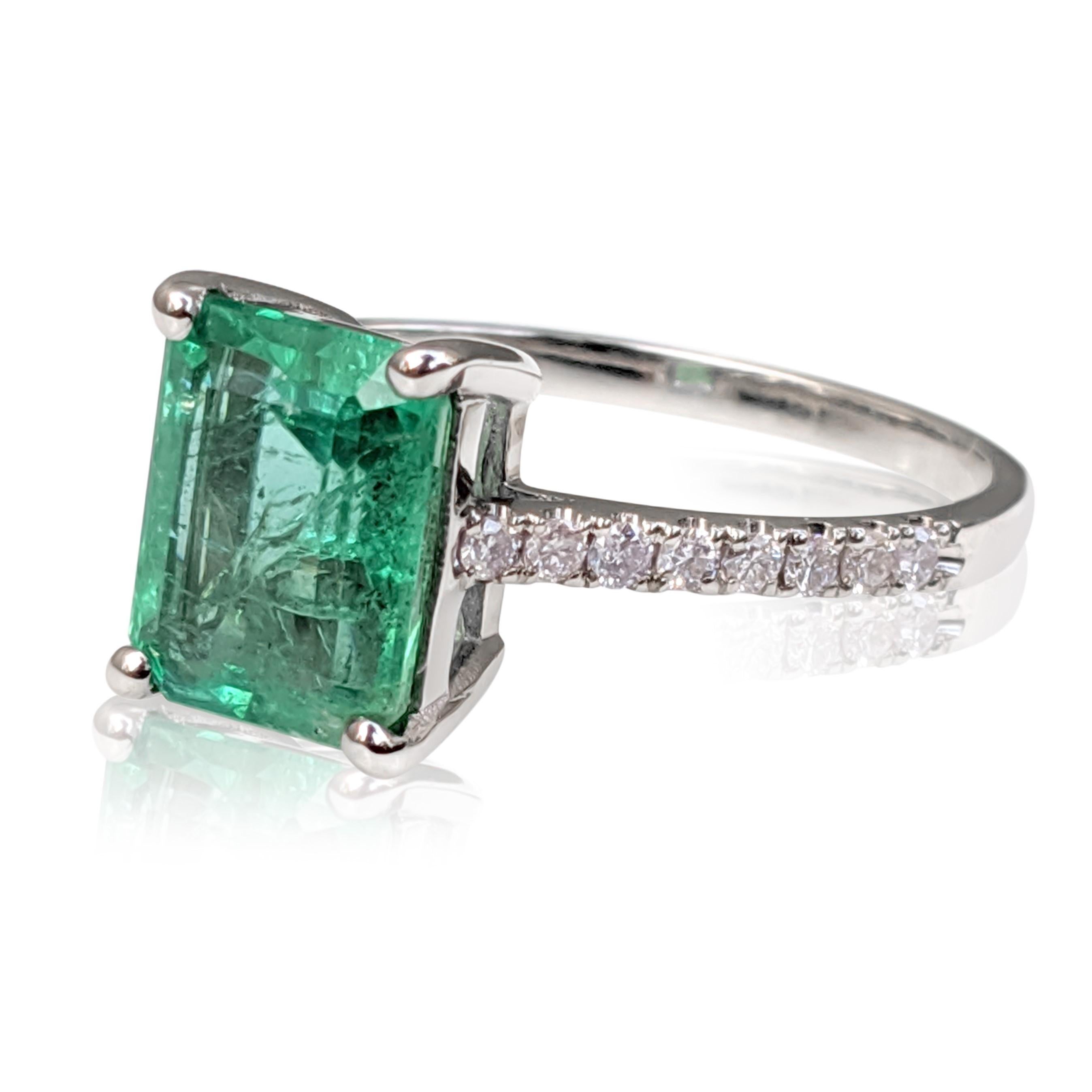 Emerald Cut NO RESERVE! 2.27 Carat Emerald and 0.21Ct Diamonds - 14 kt. White gold - Ring