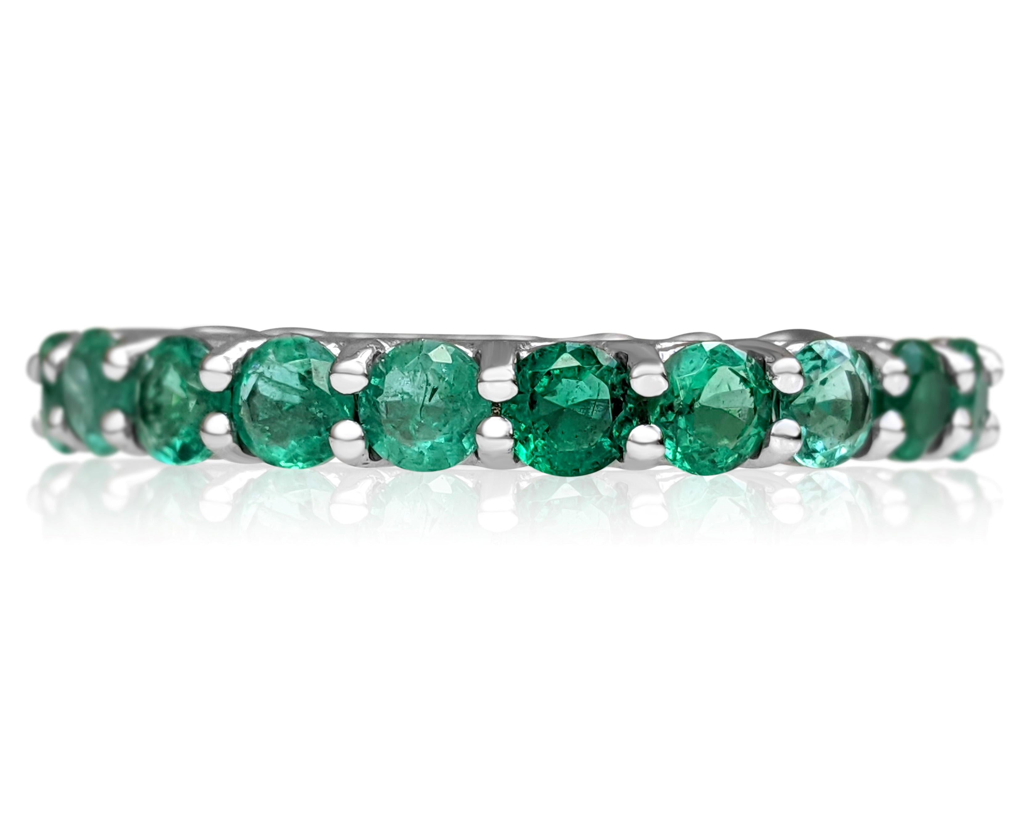 Center Natural Emerald:
Weight: 2.32 ct, 22 stones
Colour: Green
Shape: Round Mixed
Emerald are generally oiled

Item ships from Israeli Diamonds Exchange, customers are responsible for any local customs or VAT fees that might apply to the purchase.