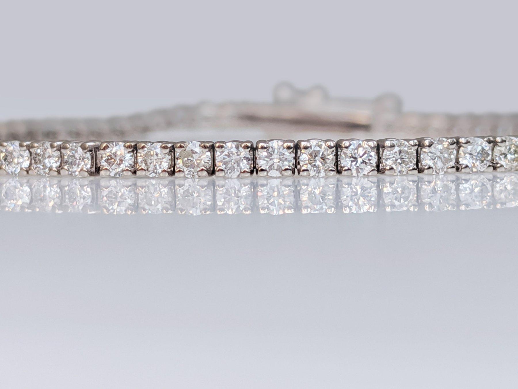 Art Deco NO RESERVE!  -  2.36Ct E-G Diamond Tennis 14K White Gold Bracelet For Sale