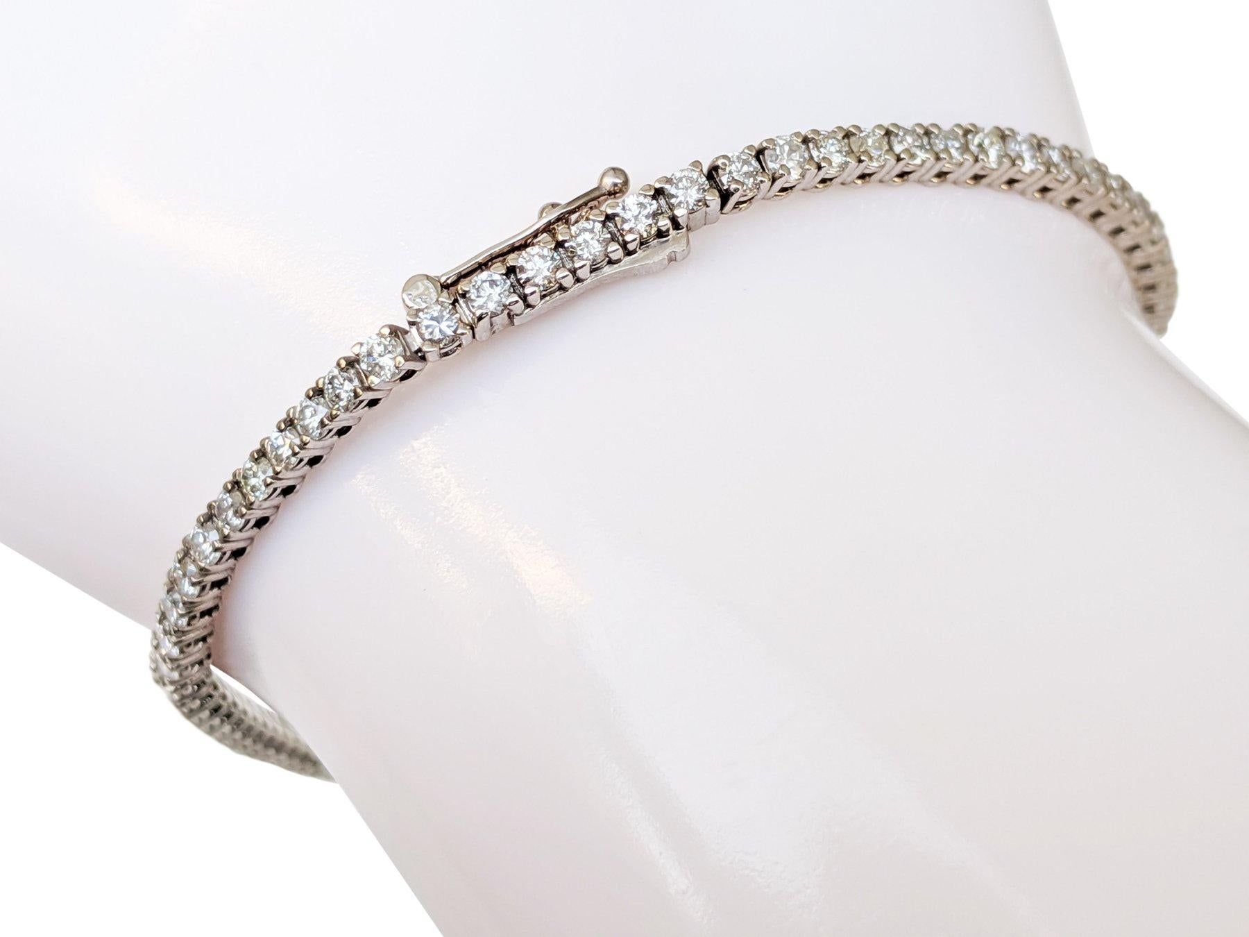 Round Cut NO RESERVE!  -  2.36Ct E-G Diamond Tennis 14K White Gold Bracelet For Sale