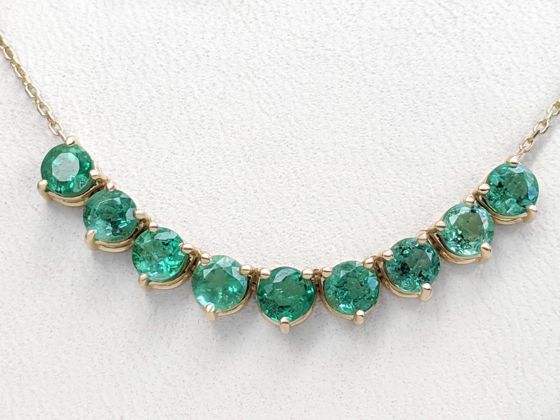 NO RESERVE!  2.44 Carat Natural Emerald - 14 kt. Gold - Necklace 1