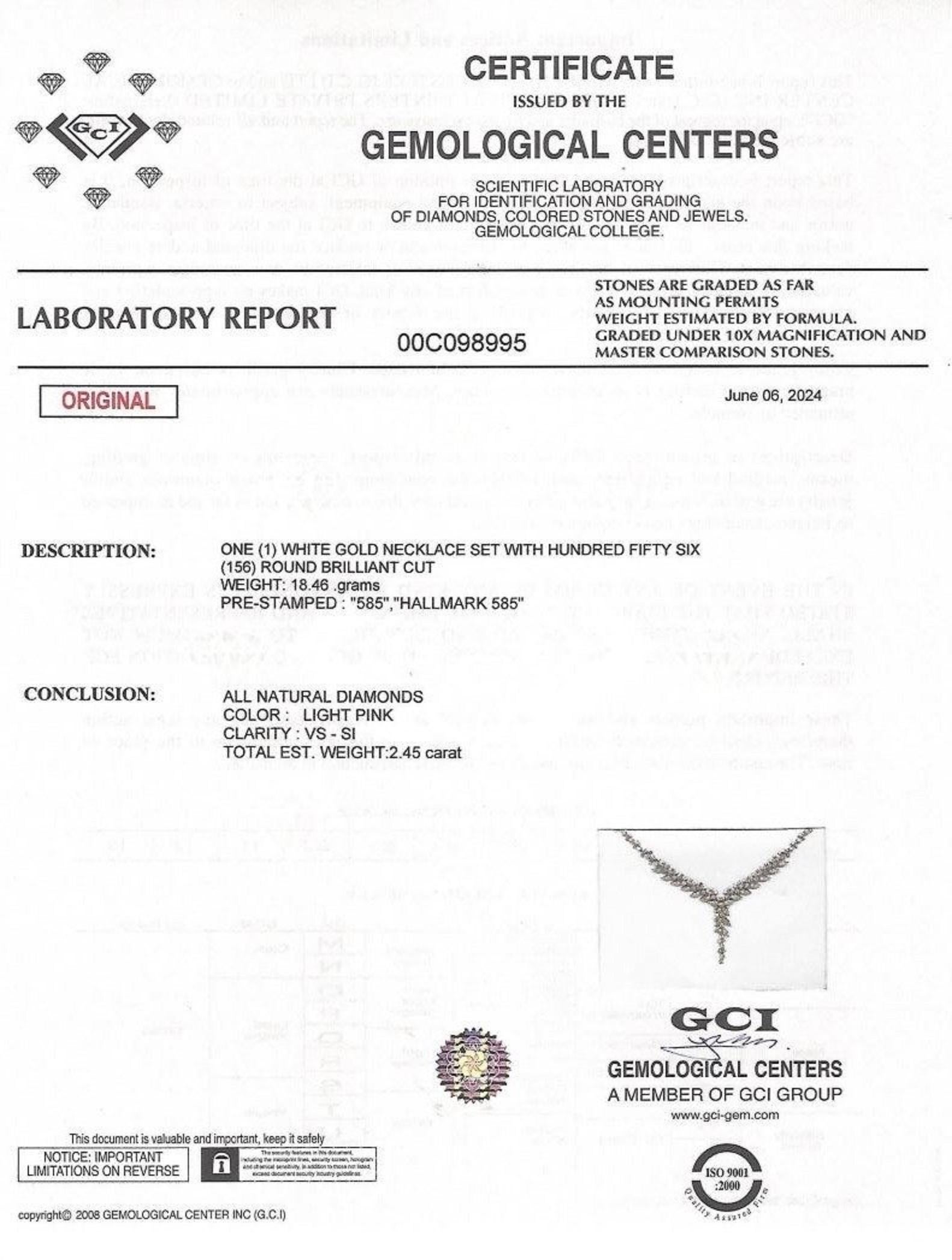 Pietre centrali:
Diamanti naturali
Peso: 2,45 ct / 156 pietre
Colore: rosa chiaro
Chiarezza: VS-SI
Forma: Rotondo brillante

L'articolo viene spedito da Israeli Diamonds Exchange, i clienti sono responsabili di eventuali tasse doganali o IVA locali
