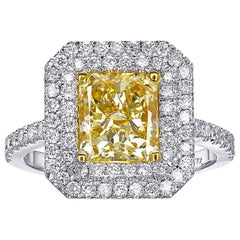 NO RESERVE! 2.71 Cttw Fancy Yellow Diamonds Halo - 18K Gold Ring NO RESERVE! 2.71 Cttw Fancy Yellow Diamonds Halo - 18K Gold Ring