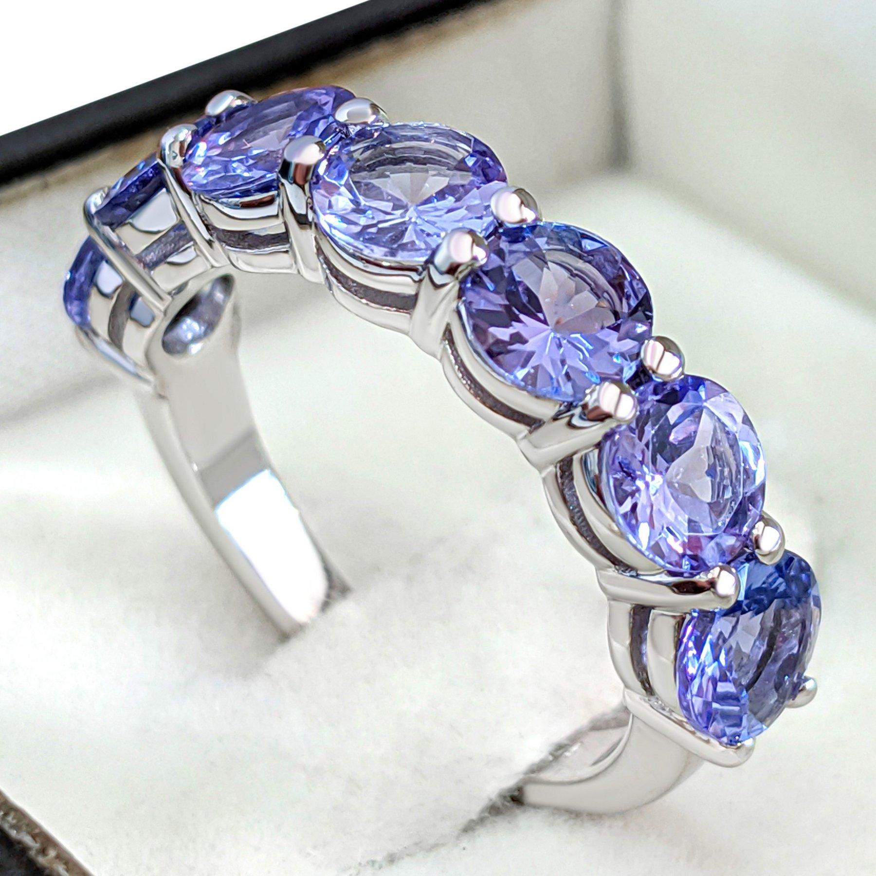 Women's NO RESERVE! 3.18 Carat Tanzanite 7 Stone Eternity Band 14kt White gold - Ring For Sale