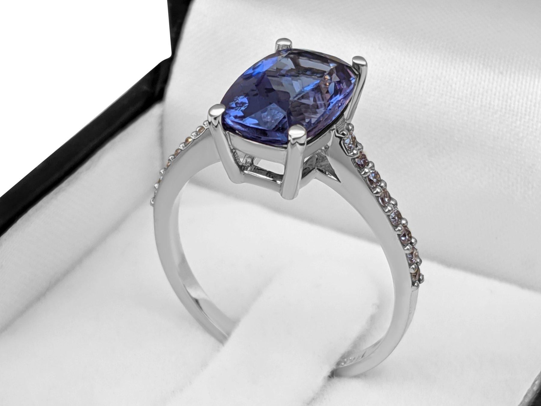 Ring size: 56 (EU) / 16 (IT) / 7 ½ (US) 
Ring can be sized free of charge prior to shipping out.    

Center Natural Tanzanite:
Weight: 3.33 carat
Color: Violetish Blue
Shape: Cushion Mixed Cut
Tanzanites are commonly enhanced thermally; indicative