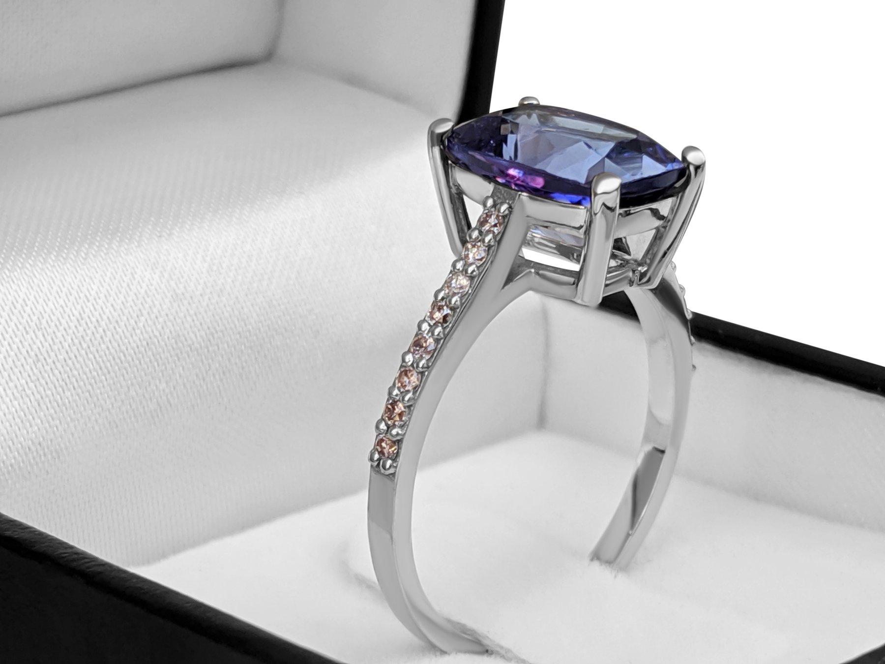 Art Deco NO RESERVE!   3.33Ct Tanzanite & 0.16Ct Diamonds - 14 kt. White gold - Ring For Sale