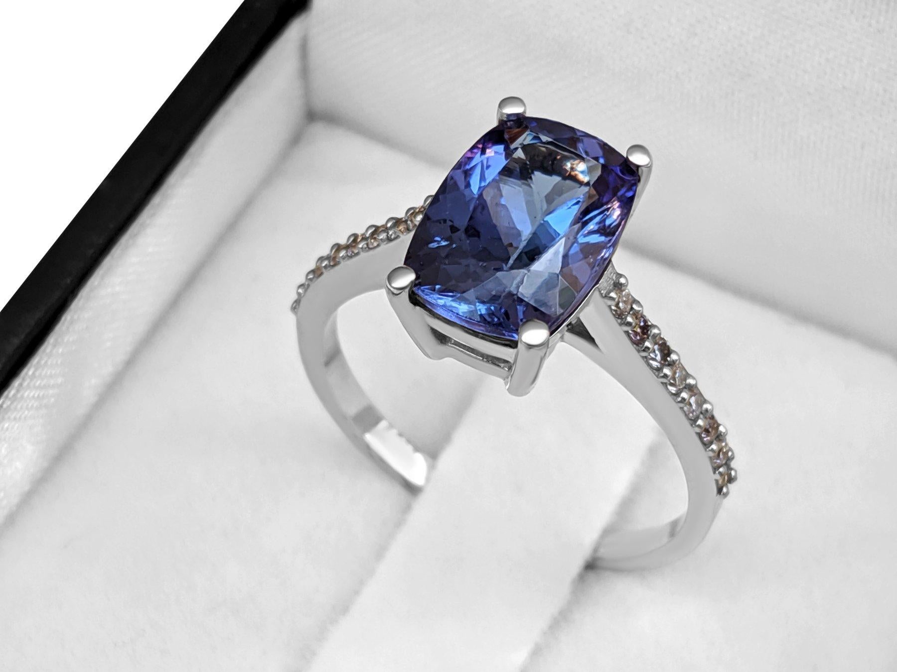 Cushion Cut NO RESERVE!   3.33Ct Tanzanite & 0.16Ct Diamonds - 14 kt. White gold - Ring For Sale