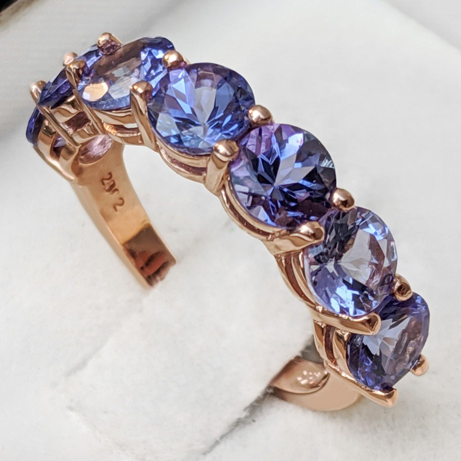 NO RESERVE! 3.38 Carat Tanzanite 7 Stone Eternity Band 14kt Rose gold - Ring In New Condition For Sale In Ramat Gan, IL