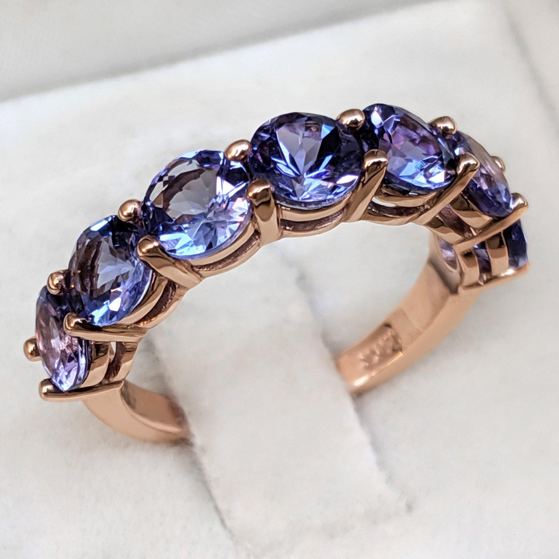 NO RESERVE! 3.38 Carat Tanzanite 7 Stone Eternity Band 14kt Rose gold - Ring For Sale 2