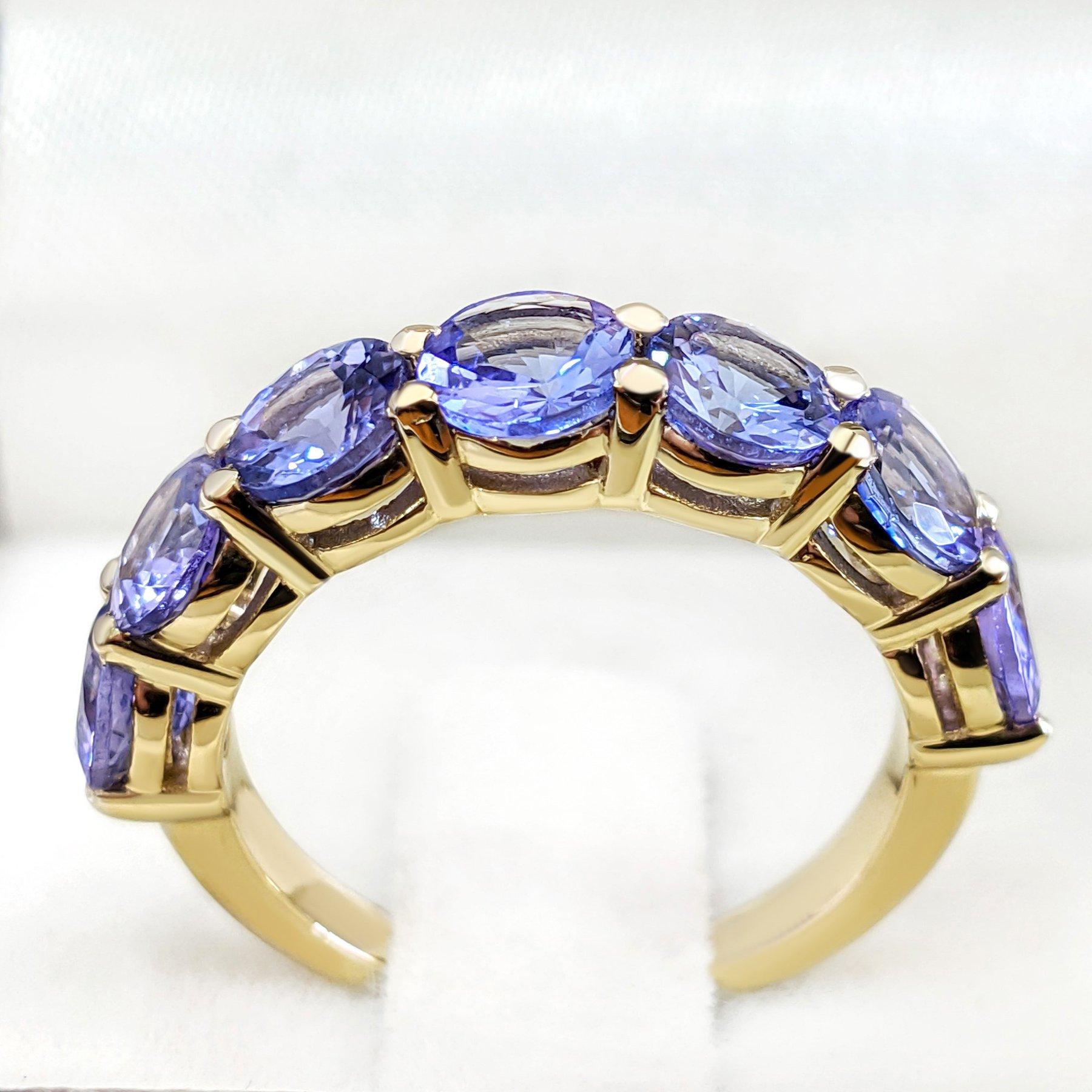 Art Deco NO RESERVE! 3.66 Carat Tanzanite 7 Stone Eternity Band 14kt Yellow gold - Ring For Sale