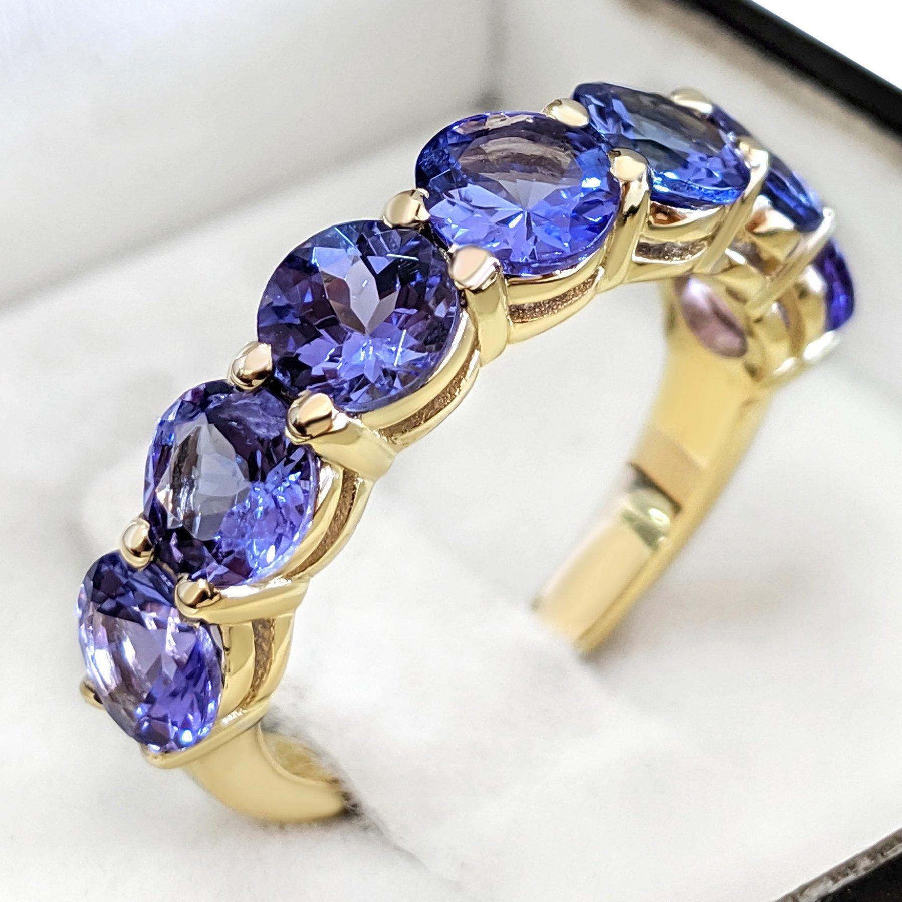 NO RESERVE! 3.66 Carat Tanzanite 7 Stone Eternity Band 14kt Yellow gold - Ring For Sale 1