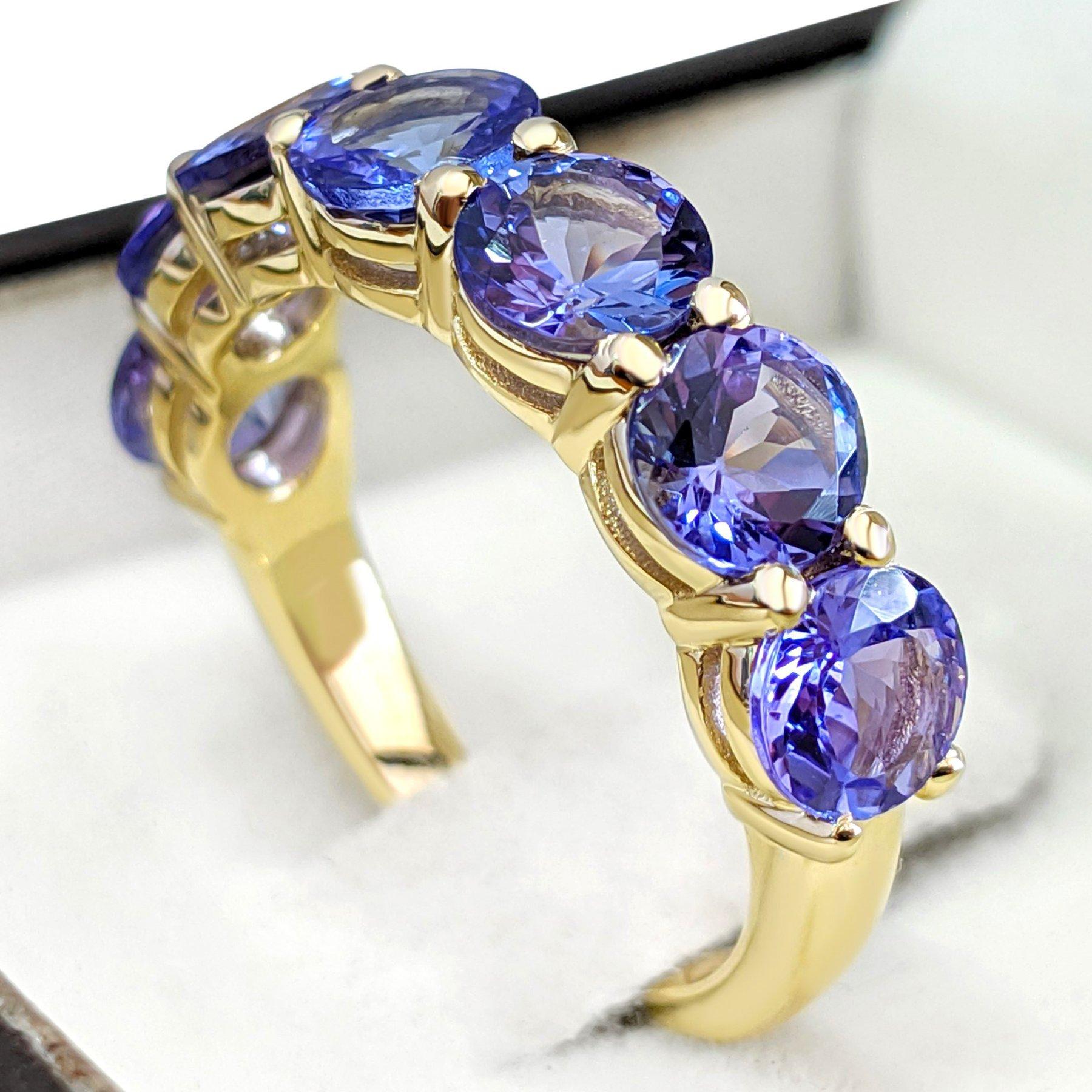 NO RESERVE! 3.66 Carat Tanzanite 7 Stone Eternity Band 14kt Yellow gold - Ring For Sale 2