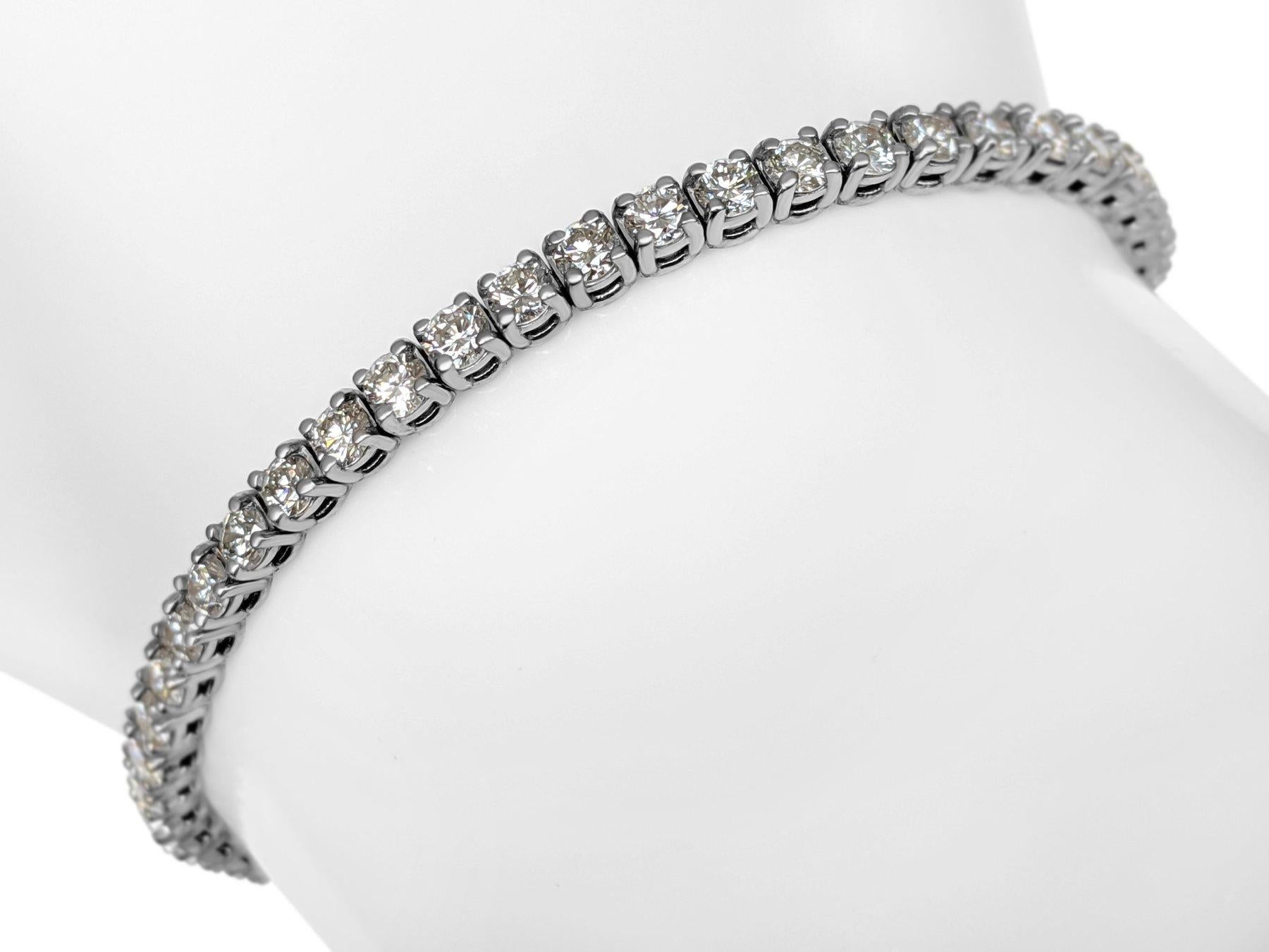 NO RESERVE! 4.10 Carat Diamond Tennis 14K White Gold Bracelet In New Condition For Sale In Ramat Gan, IL