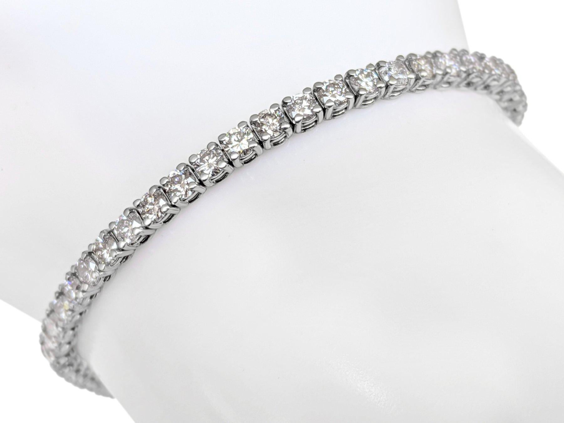 Art déco NOTRE RÉSERVATION - Bracelet tennis en or blanc 14 carats avec diamants de 4,21 carats en vente