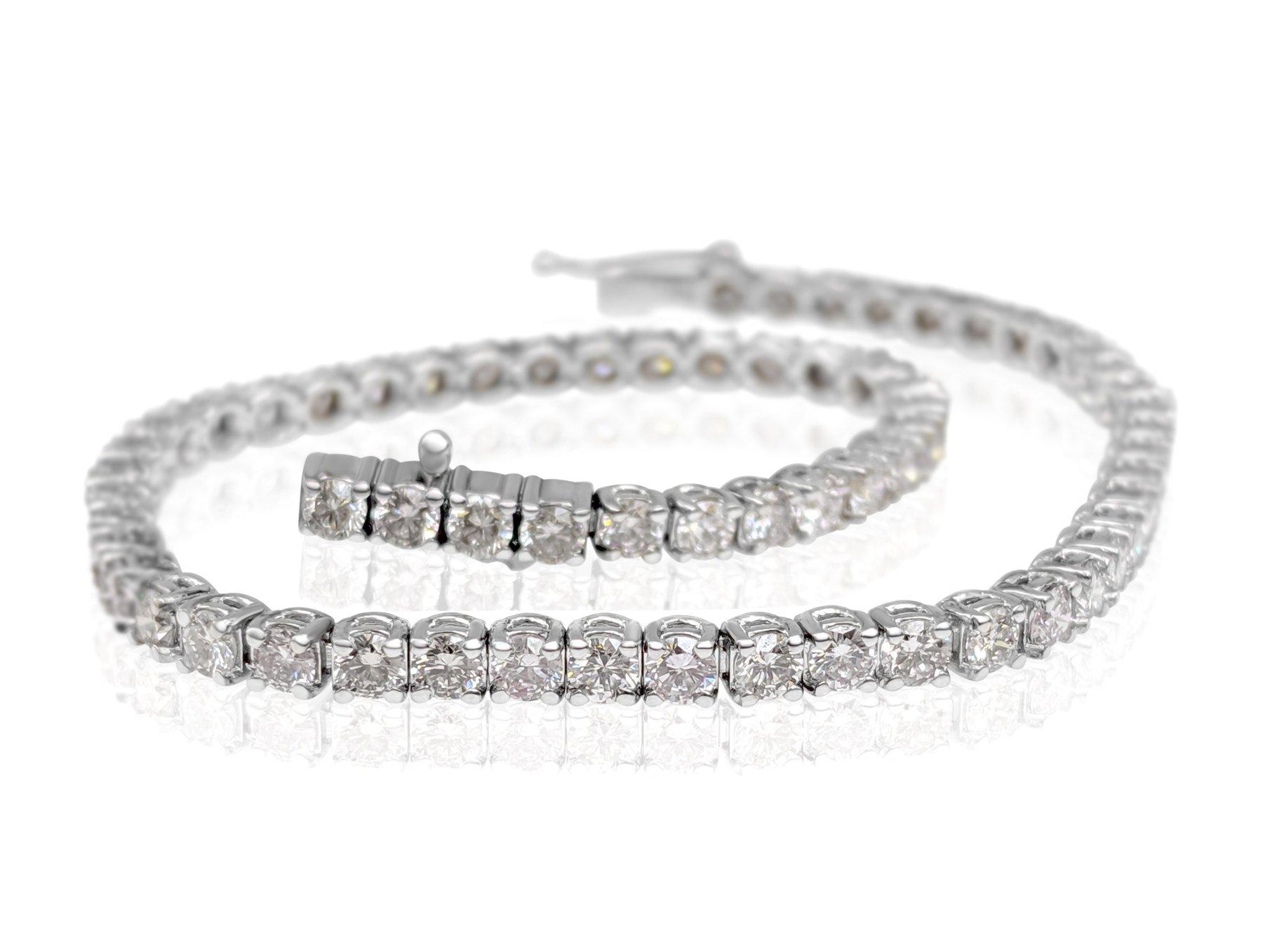 NOTRE RÉSERVATION - Bracelet tennis en or blanc 14 carats avec diamants de 4,21 carats Pour femmes en vente