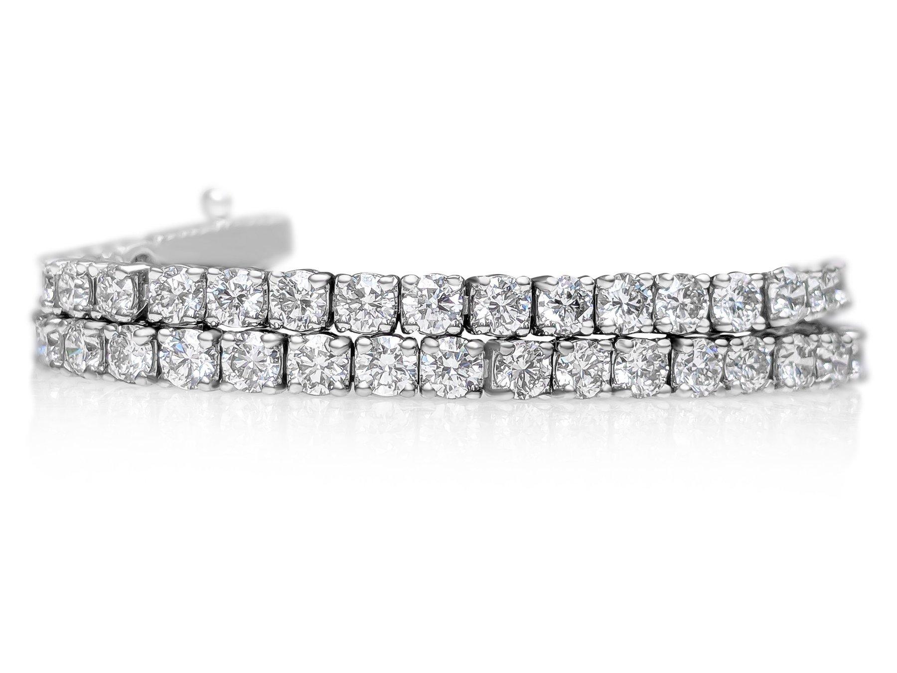 Art déco NOTRE RÉSERVATION ! Bracelet tennis en or blanc 14 carats avec diamants de 4,48 carats en vente