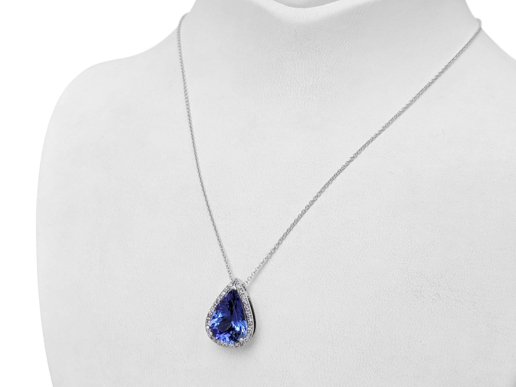 Art Deco NO RESERVE! 4.66 Ct Tanzanites & 0.21Ct Diamonds 14 kt. White gold Necklace For Sale