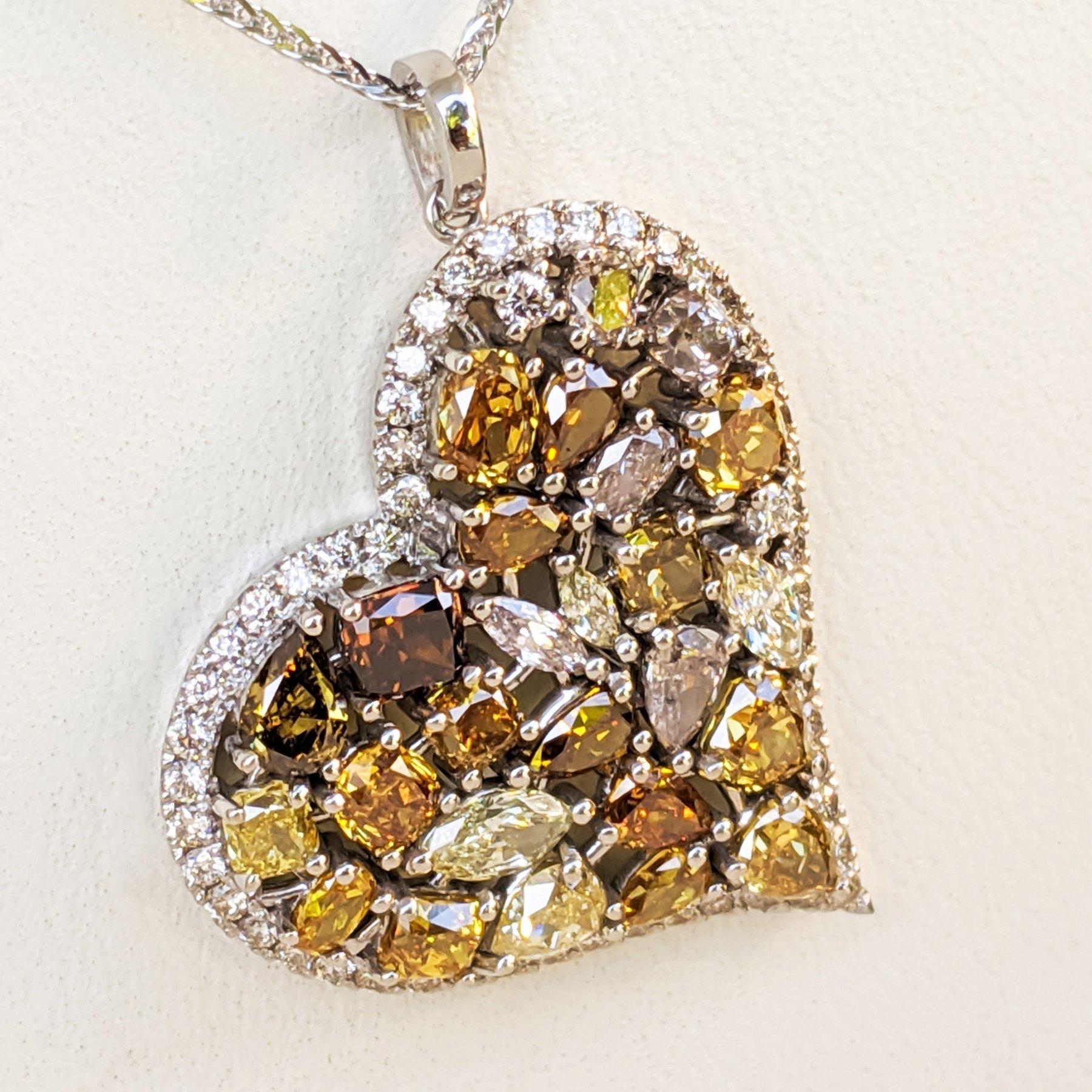 Taille mixte NOTRE RESERVATION ! Diamant fantaisie de 4,70 carats et diamant 0,55 carat 14 carats Collier à pendentifs en or en vente