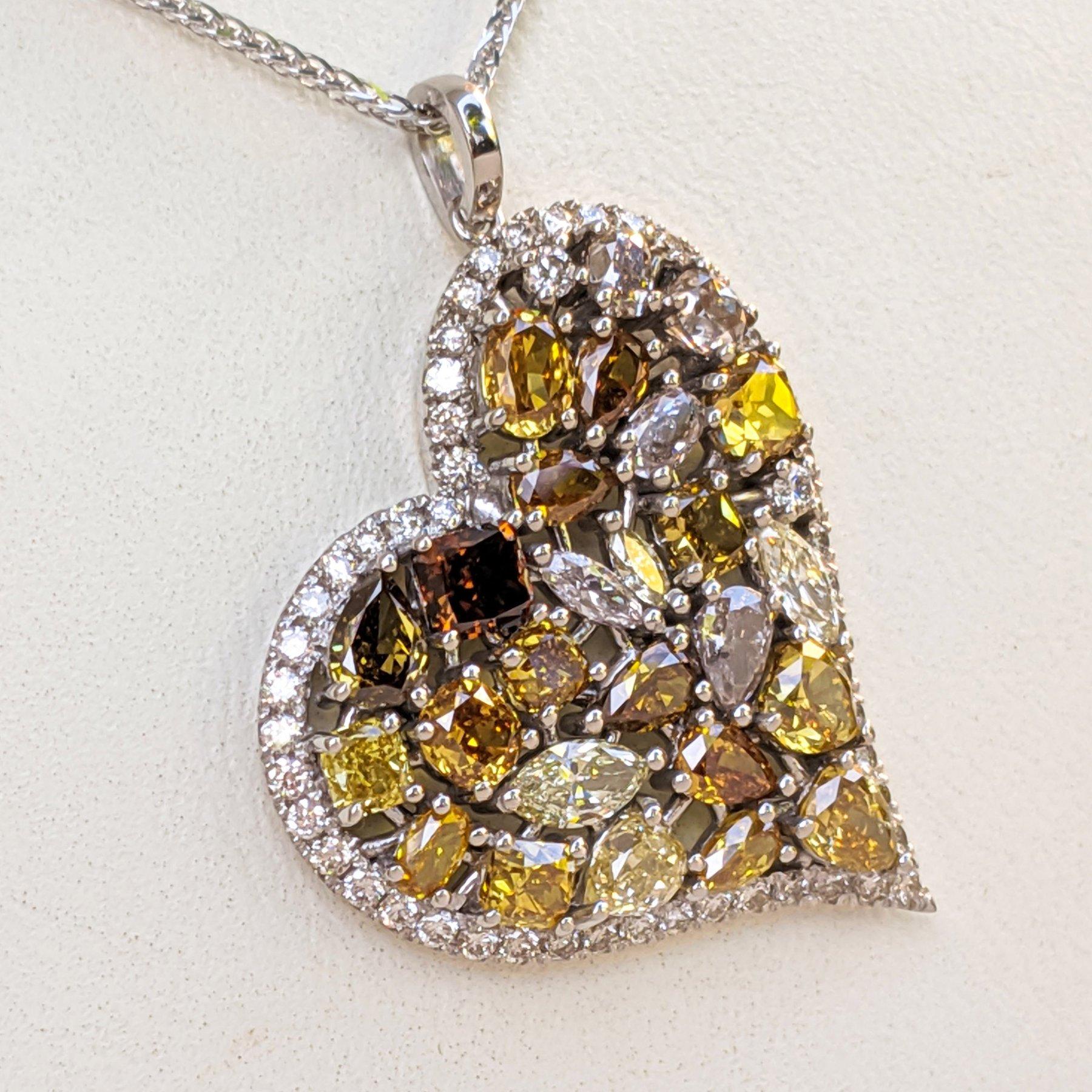 NO RESERVE! 4.70Ct Fancy Diamond & 0.55Ct Diamond 14 kt. Gold Pendant Necklace In New Condition For Sale In Ramat Gan, IL