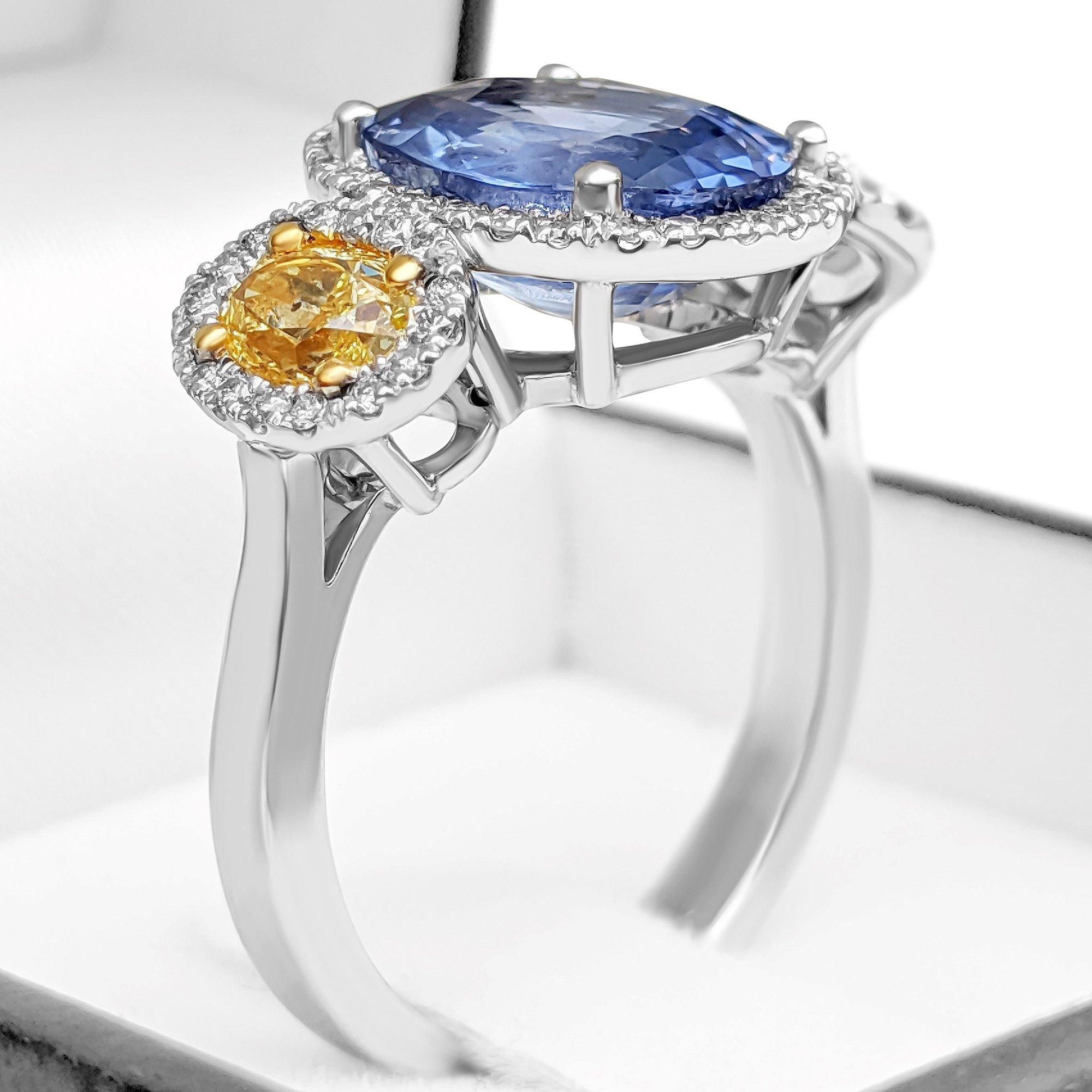 NO RESERVE!  - 4.95ct Sapphire & 1.35Cttw Diamonds- 14K White & Yellow Gold Ring In New Condition In Ramat Gan, IL