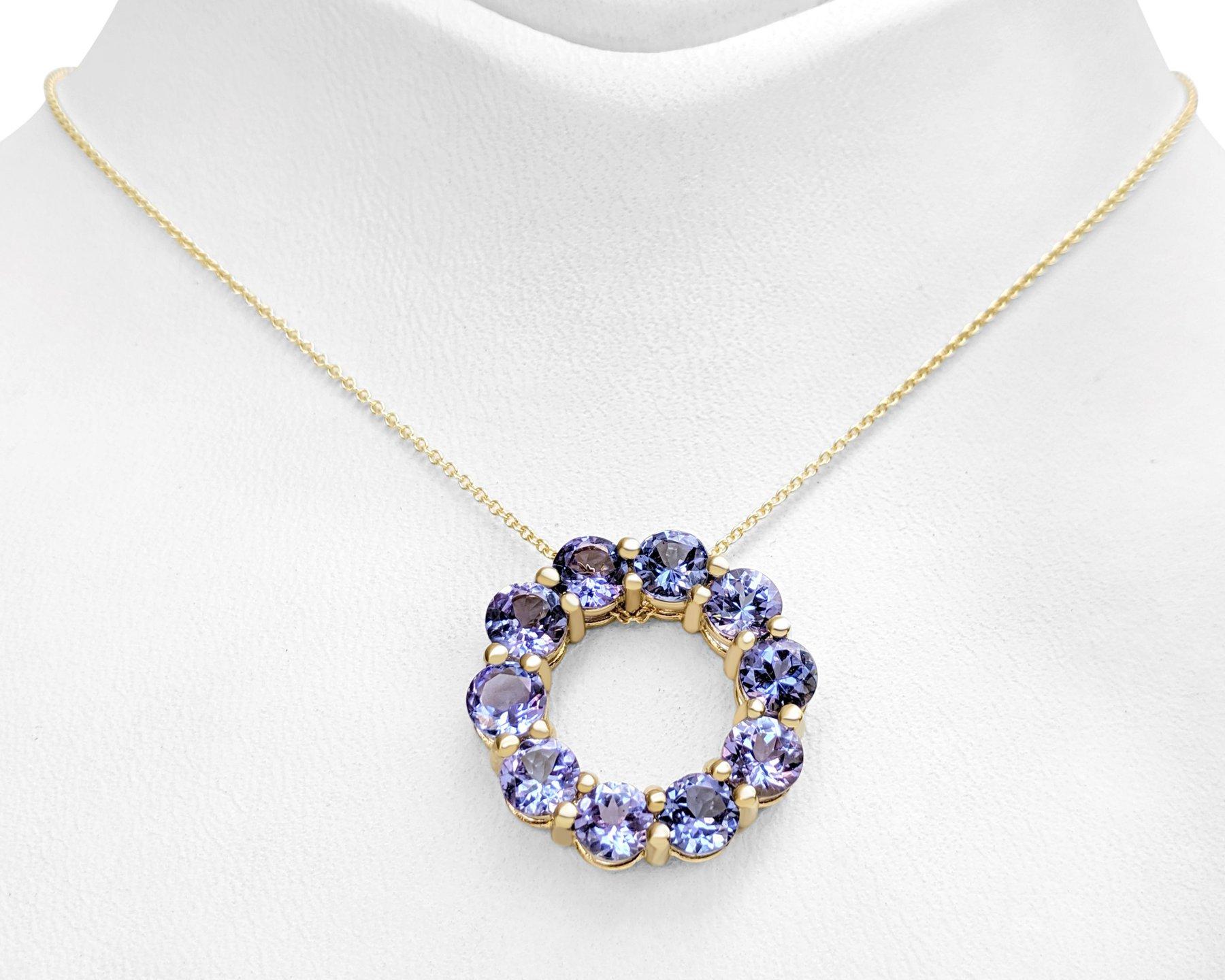Women's NO RESERVE! 5.01 Carat Tanzanite Circle - 14 kt. Yellow Gold - Pendant Necklace For Sale