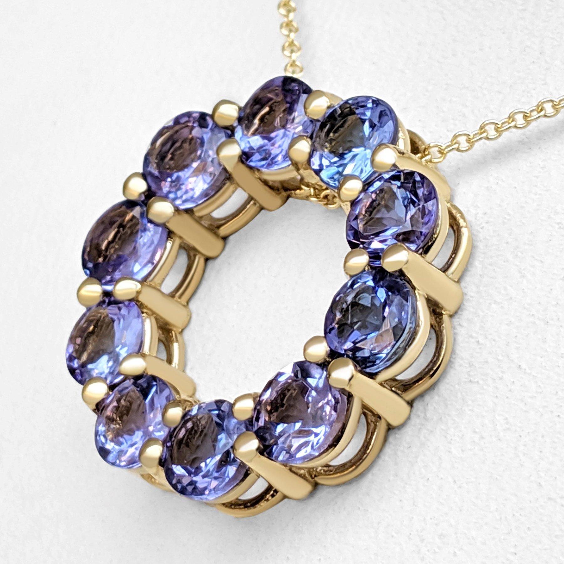 NO RESERVE! 5.01 Carat Tanzanite Circle - 14 kt. Yellow Gold - Pendant Necklace For Sale 1
