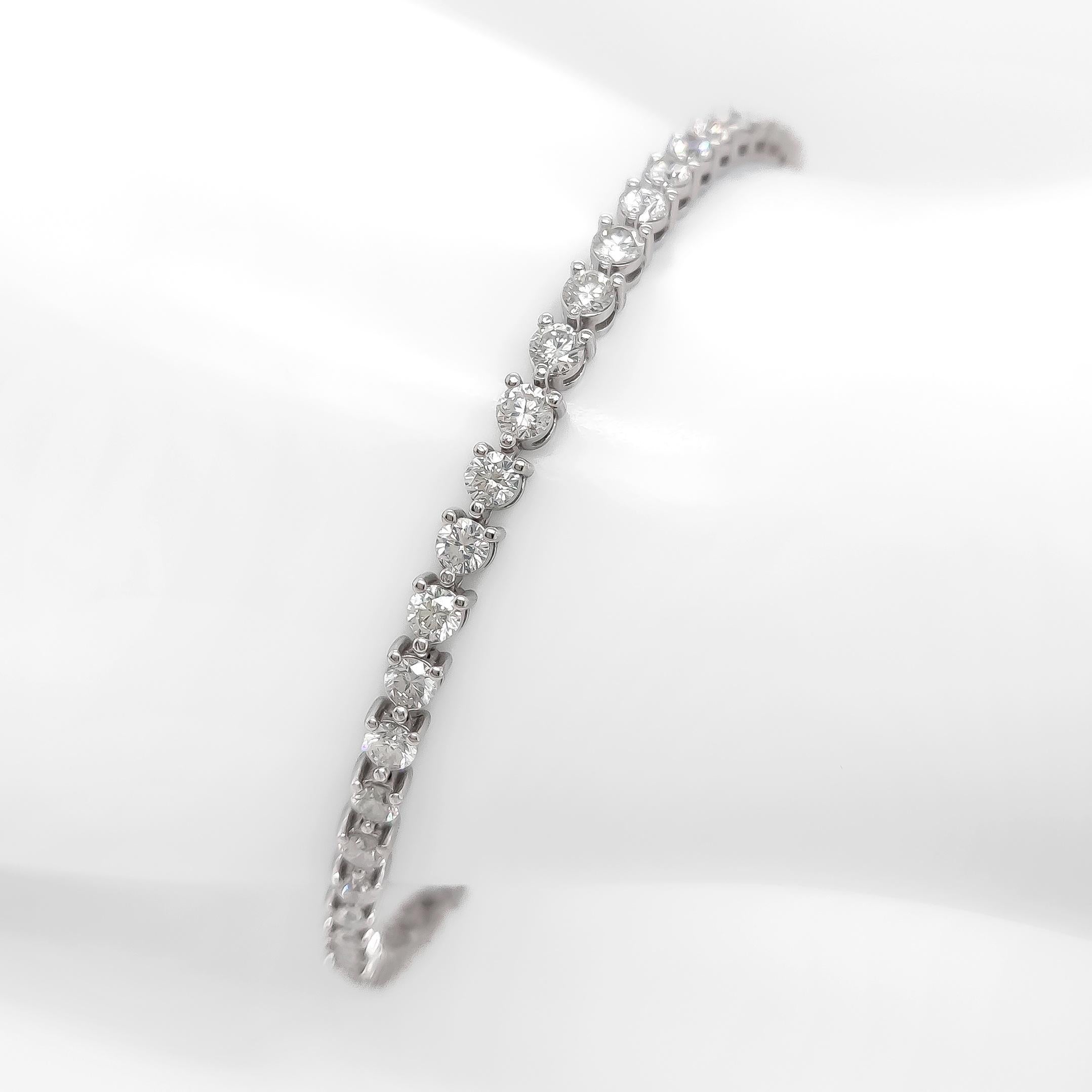 Bracelet en or blanc 14 carats avec diamants ronds de 5,50 carats D-F VVS - VS Neuf - En vente à Ramat Gan, IL