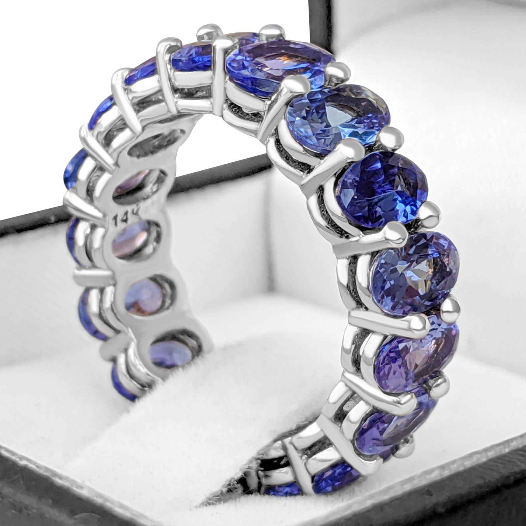 Art Deco NO RESERVE! 6.37 Carat Tanzanite Eternity Band - 14 kt. White Gold - Ring For Sale