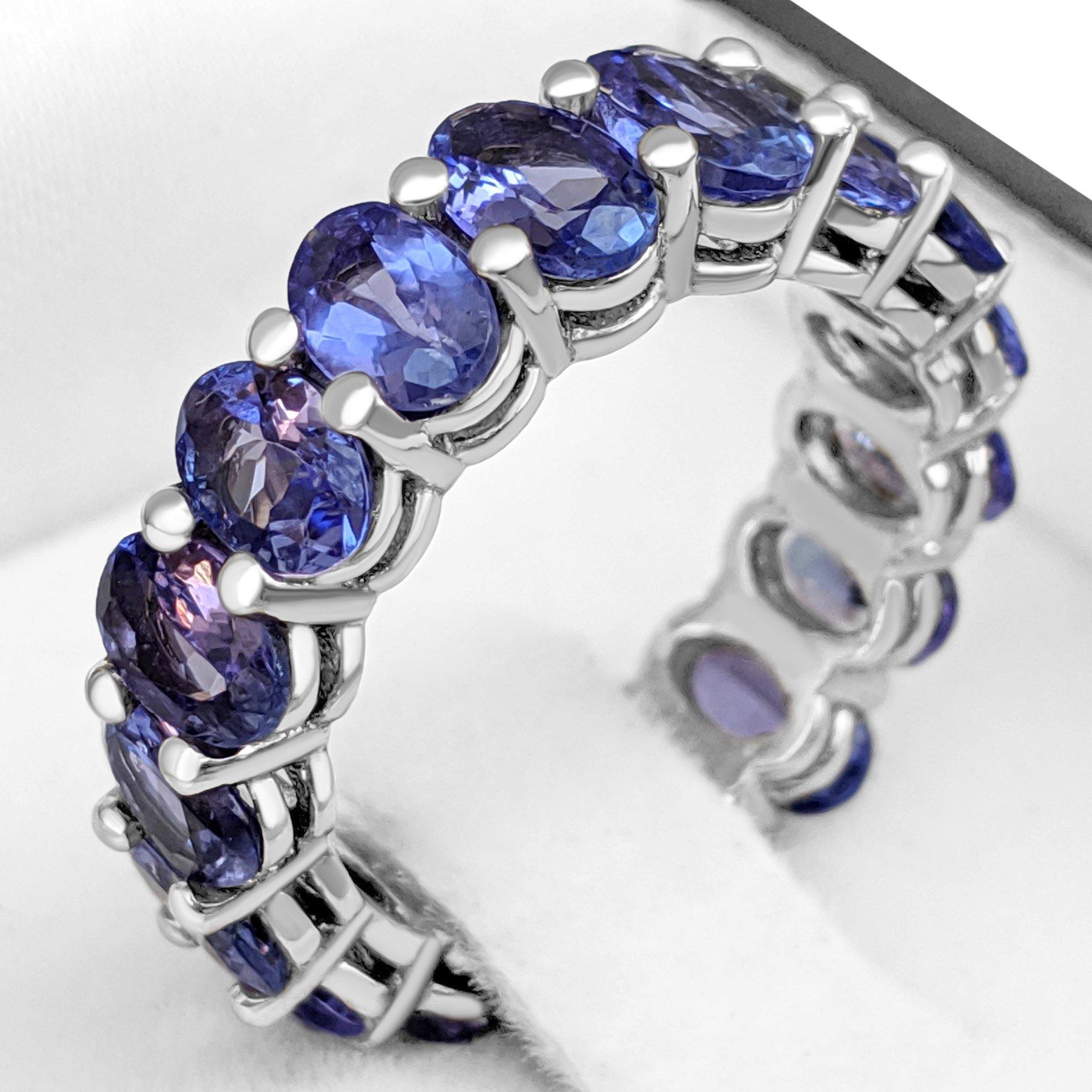 NO RESERVE! 6.37 Carat Tanzanite Eternity Band - 14 kt. White Gold - Ring For Sale 2