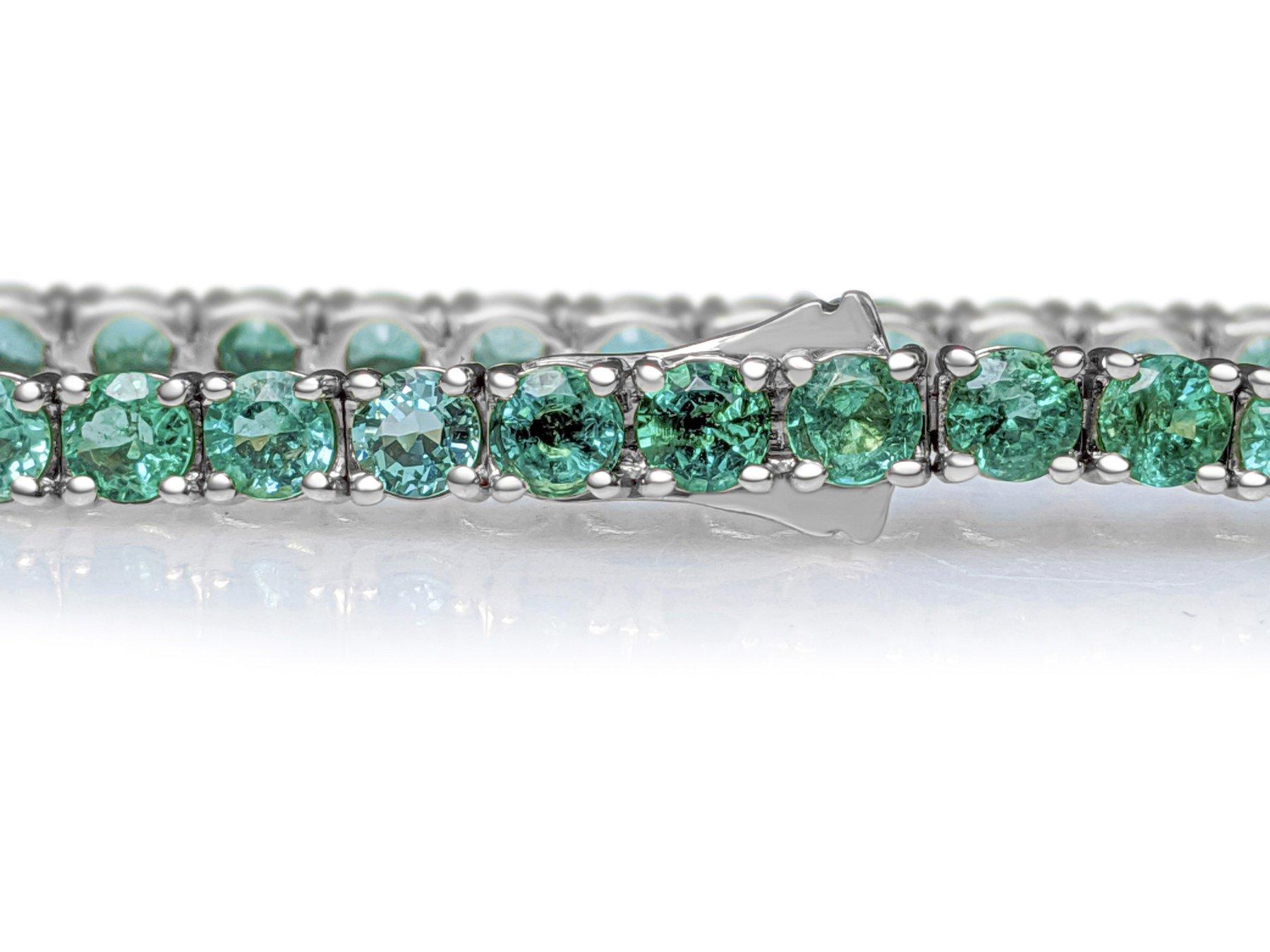 NO RESERVE! 6.50Ct Natural Emerald Tennis Riviera - 14 kt. White gold - Bracelet In New Condition For Sale In Ramat Gan, IL