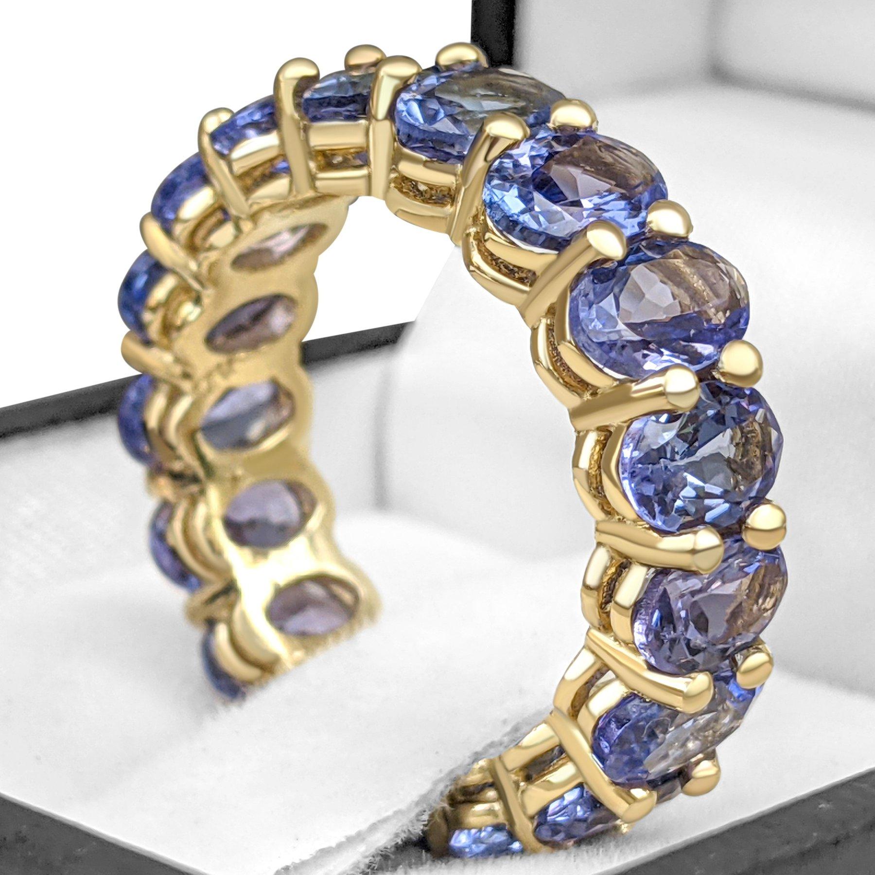 NO RESERVE! 7.31 Carat Tanzanite Eternity Band - 14 kt. Yellow Gold - Ring In New Condition For Sale In Ramat Gan, IL