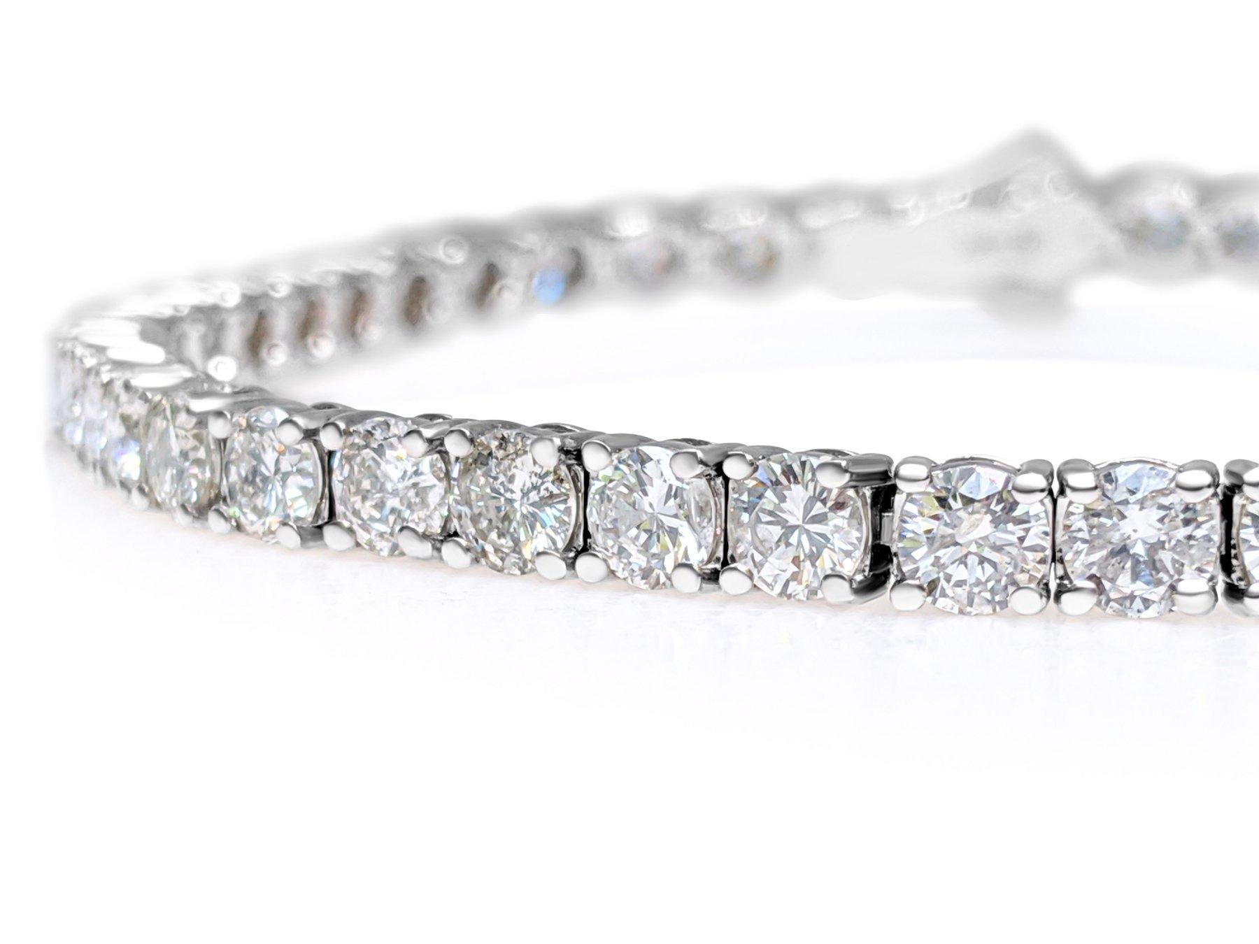Round Cut NO RESERVE!  -  7.72Ct F-H Diamond Tennis 14K White Gold Bracelet For Sale